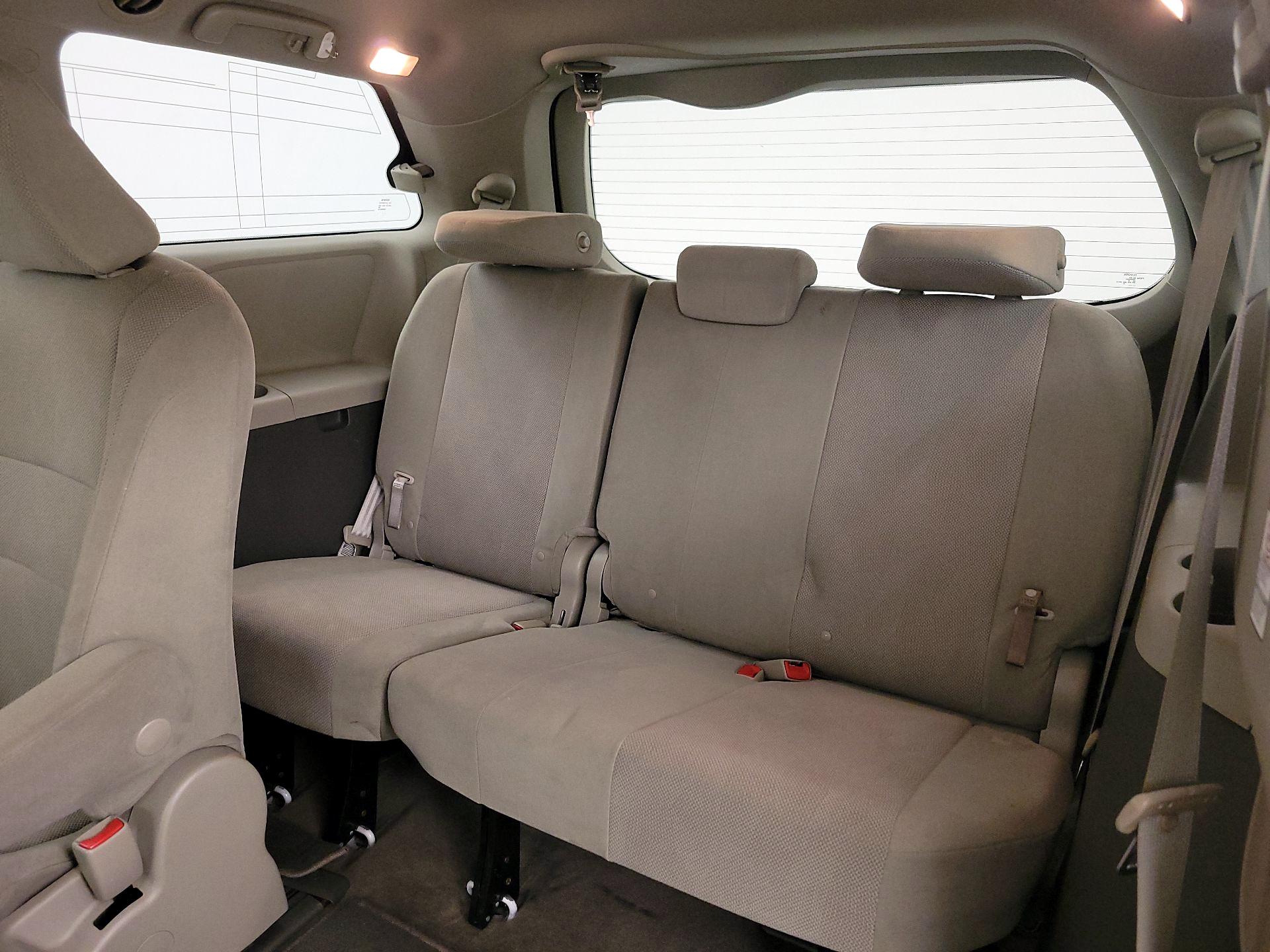 Thumbnail: 2019 Toyota Sienna - 20