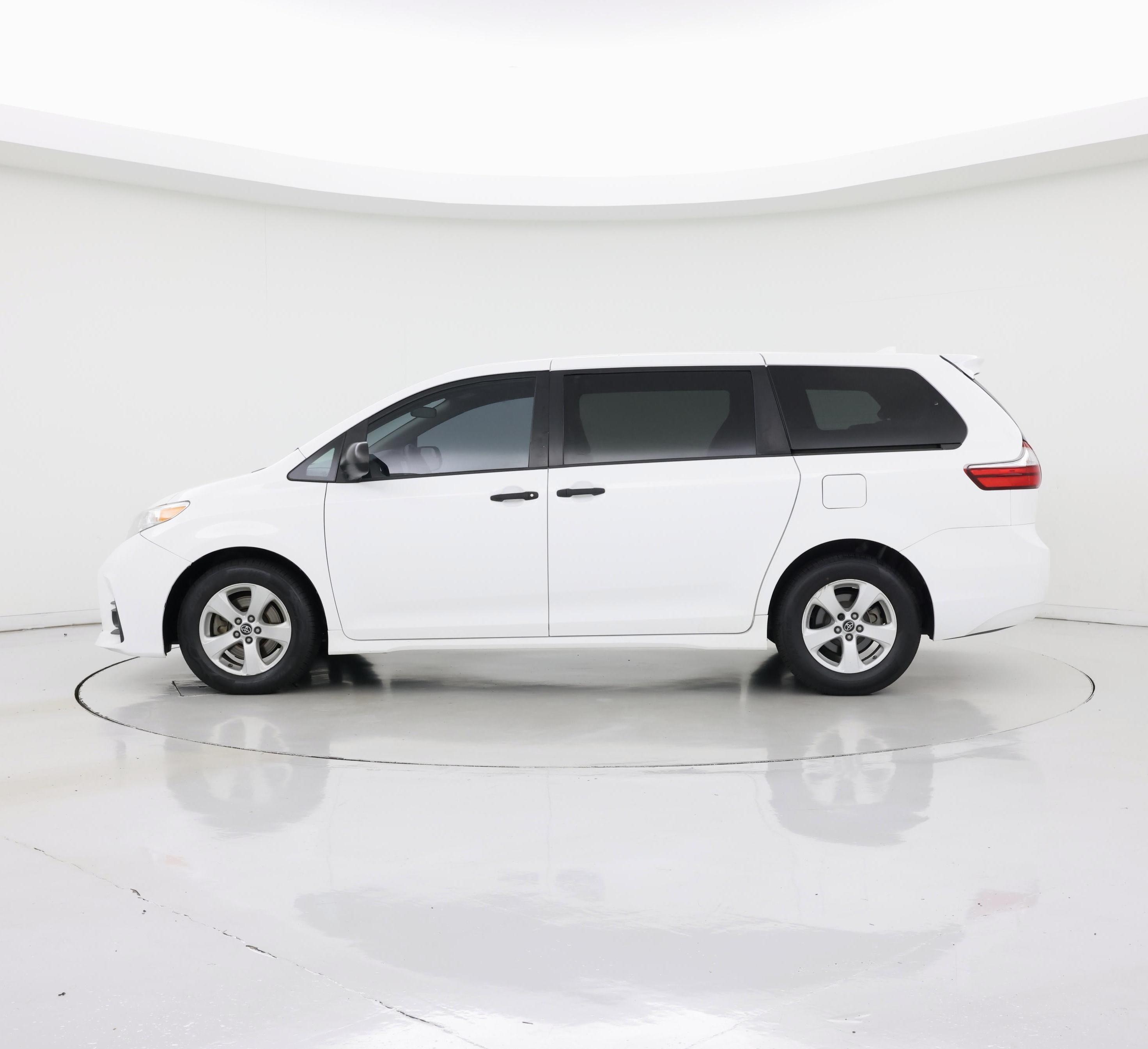 Thumbnail: 2019 Toyota Sienna - 3