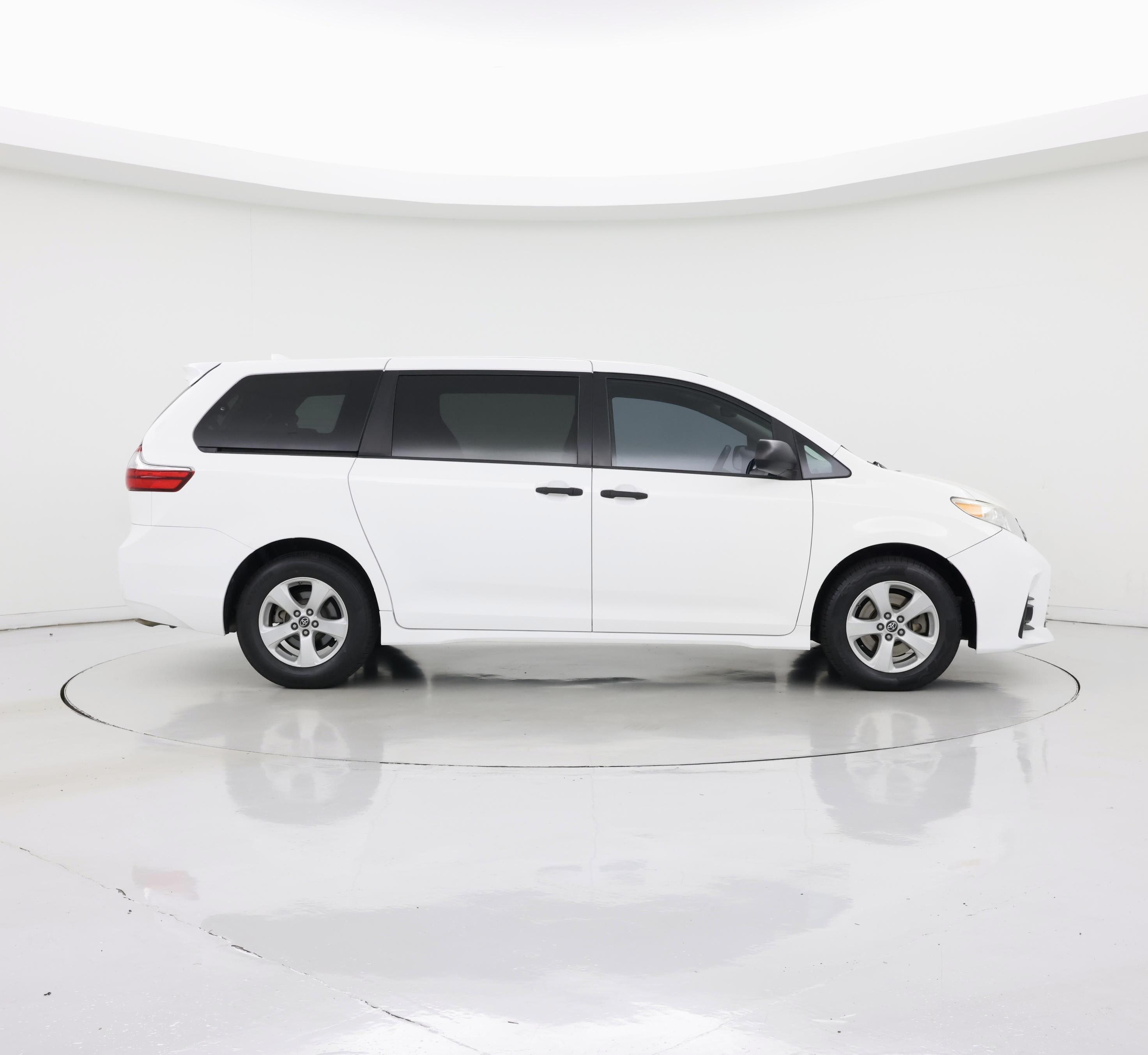 Thumbnail: 2019 Toyota Sienna - 7