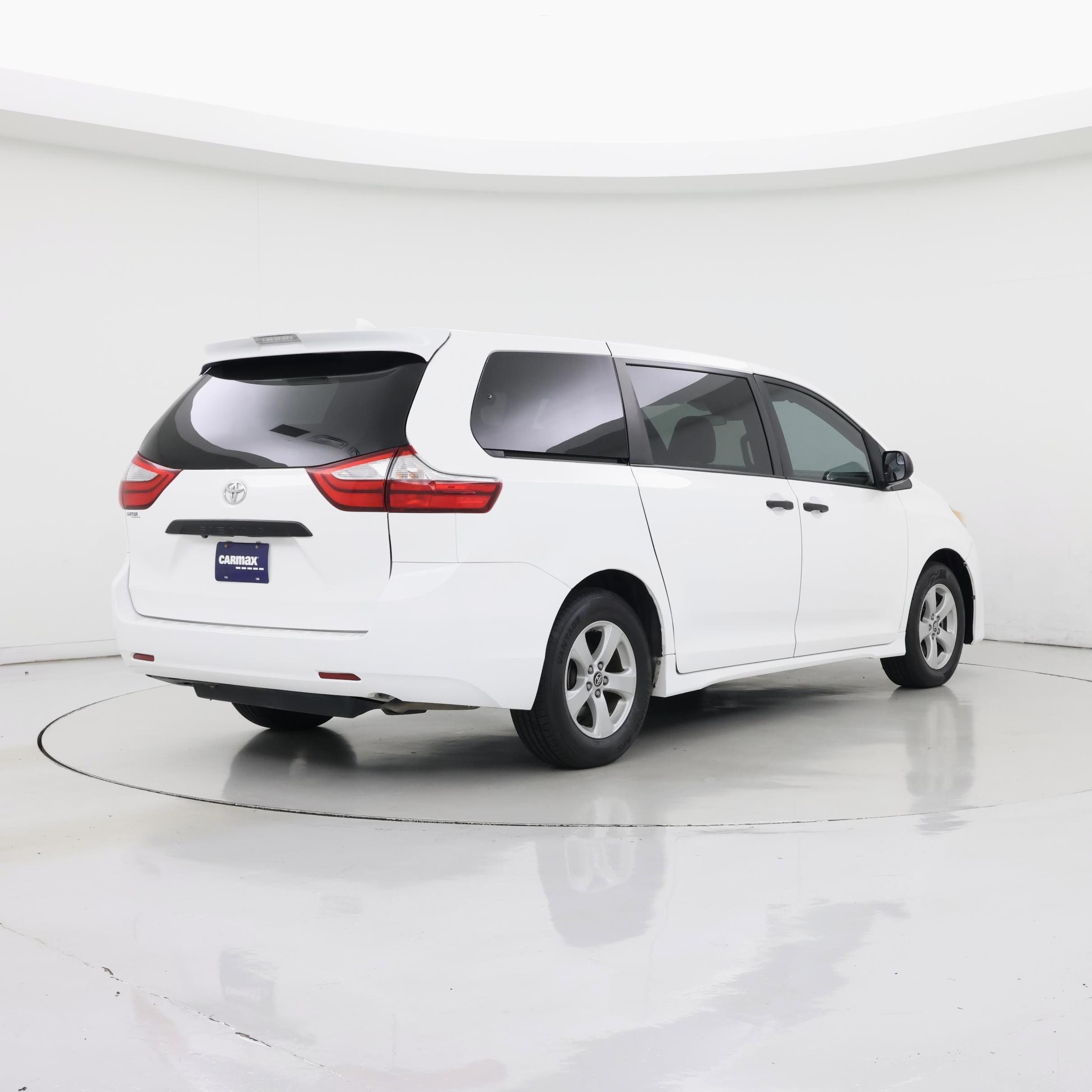 Thumbnail: 2019 Toyota Sienna - 8