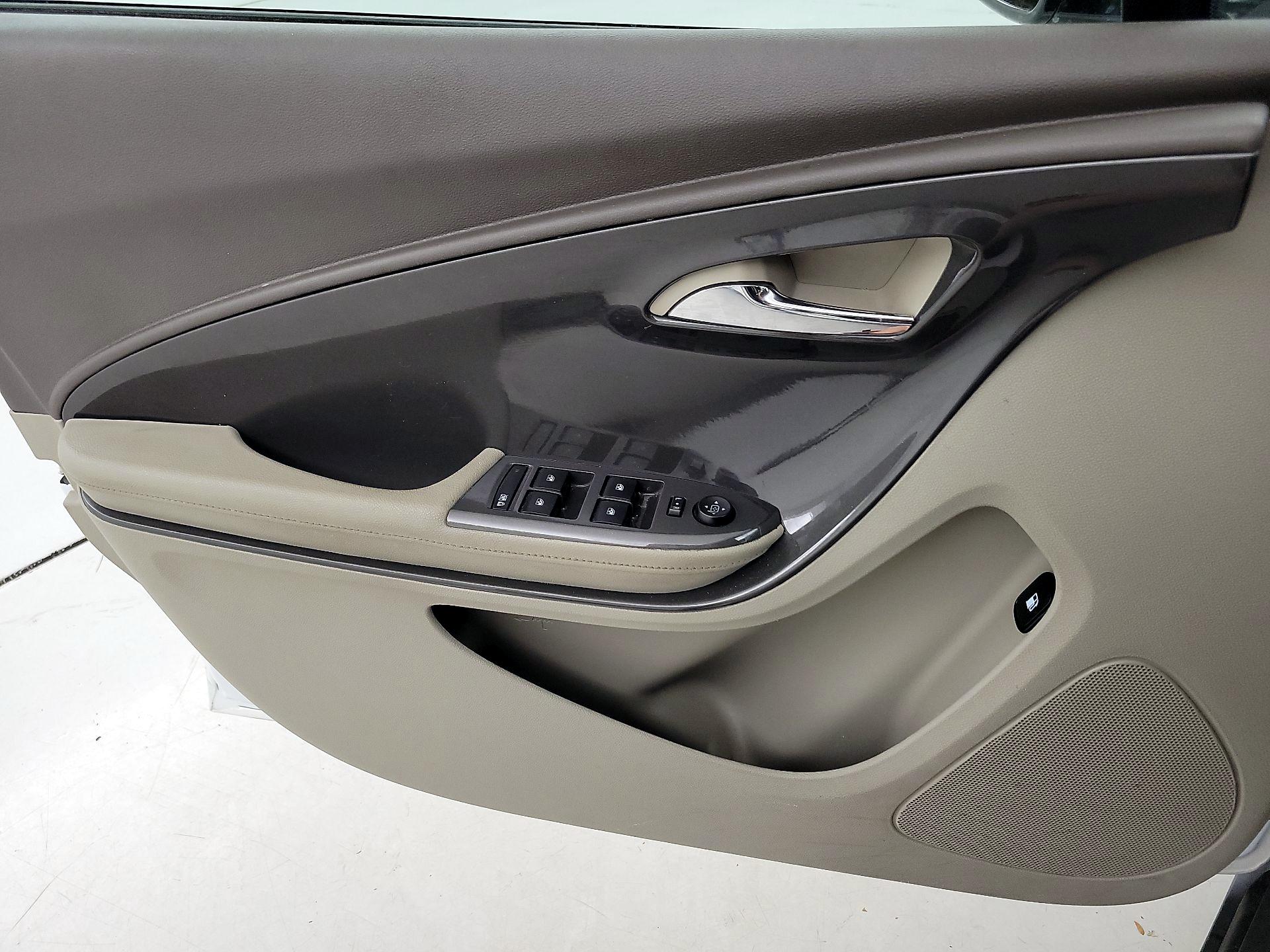 Thumbnail: 2014 Chevrolet Volt - 12