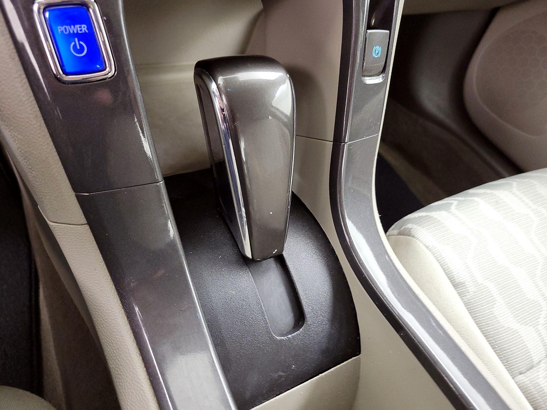 Thumbnail: 2014 Chevrolet Volt - 17