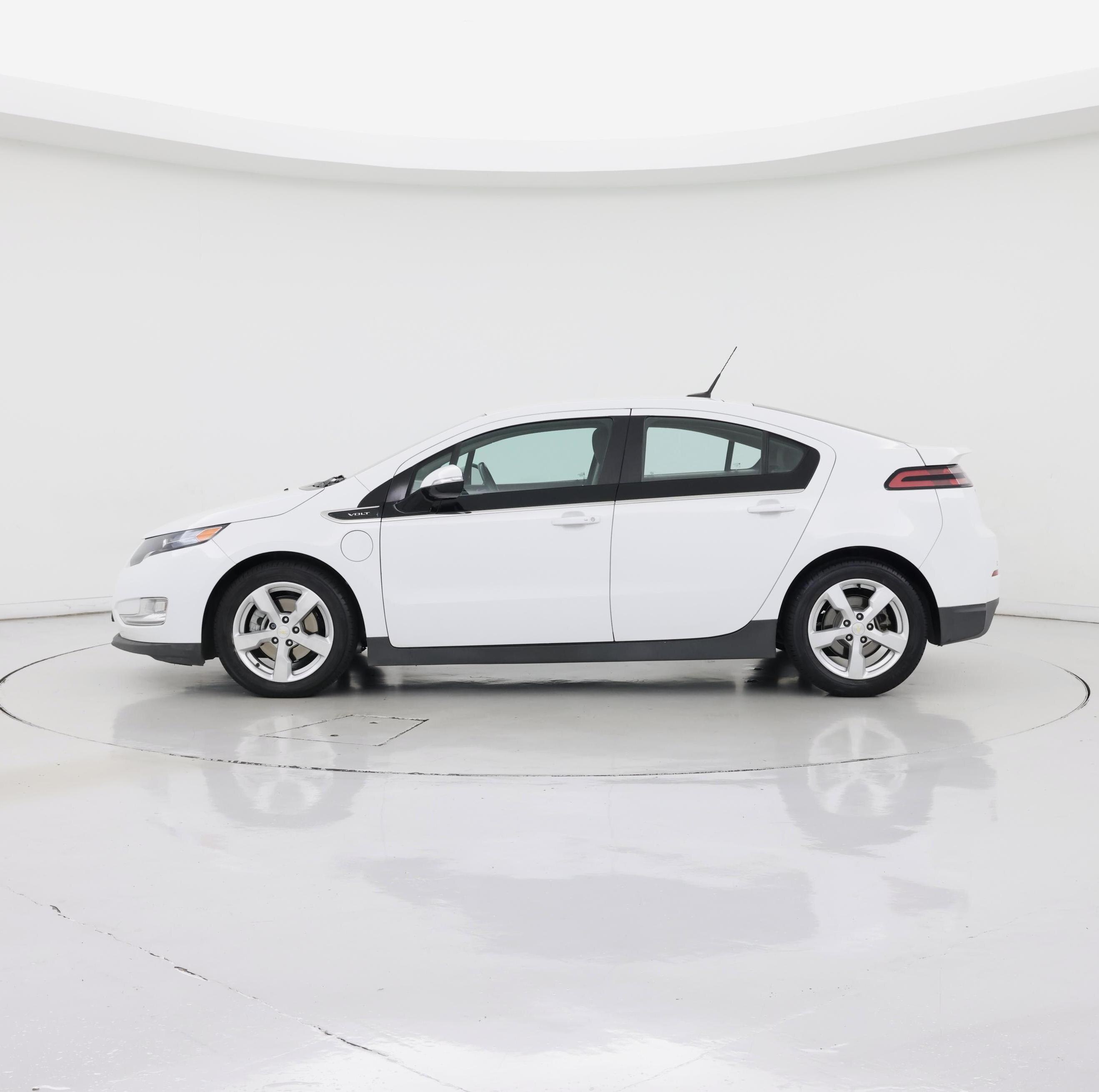 Thumbnail: 2014 Chevrolet Volt - 3