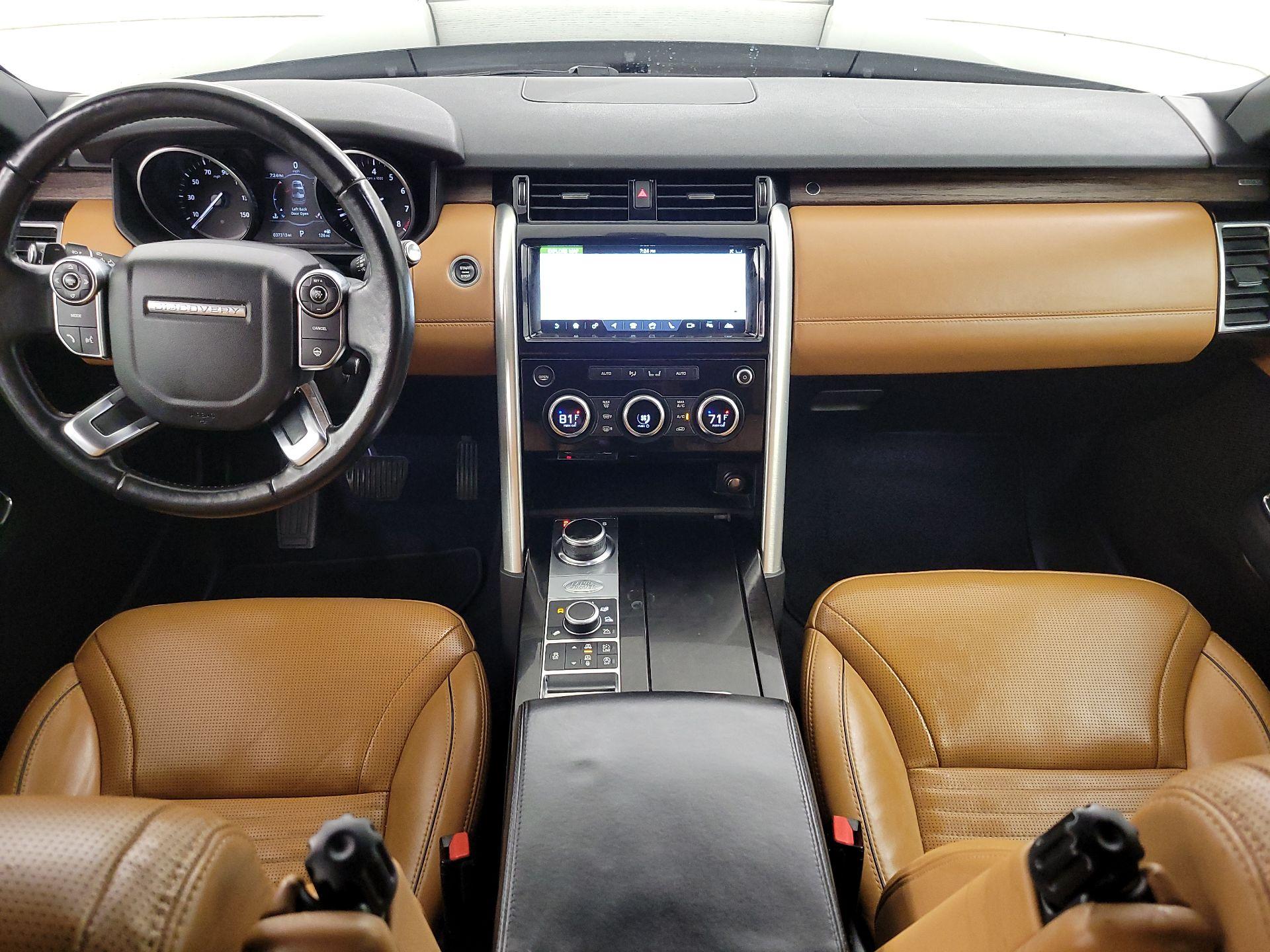 Thumbnail: 2017 Land Rover Discovery - 9
