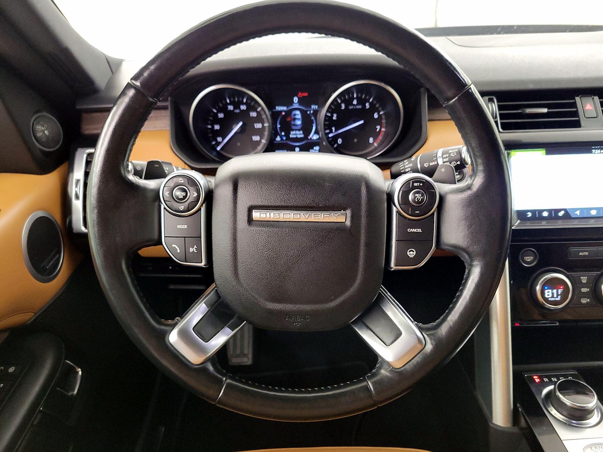 Thumbnail: 2017 Land Rover Discovery - 10