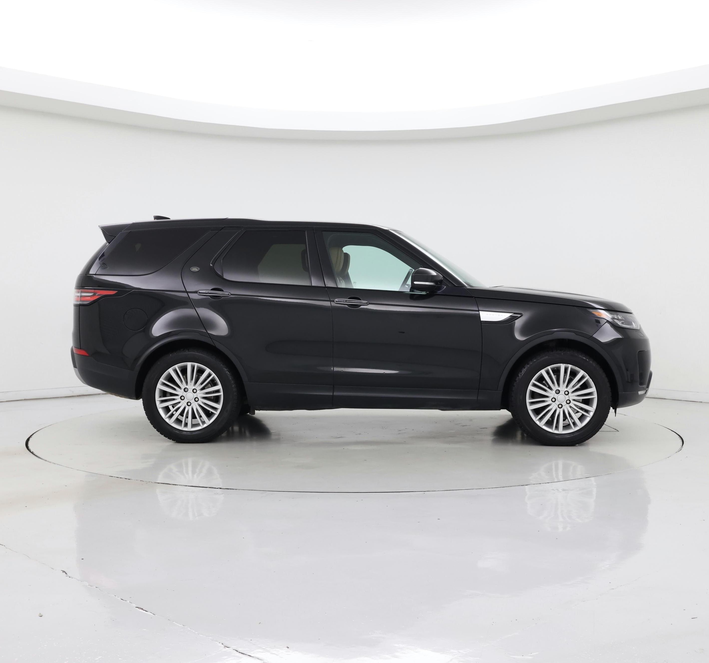 Thumbnail: 2017 Land Rover Discovery - 7