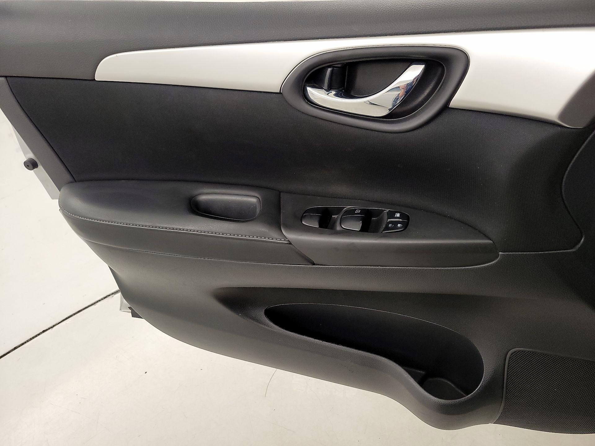 Thumbnail: 2019 Nissan Sentra - 12