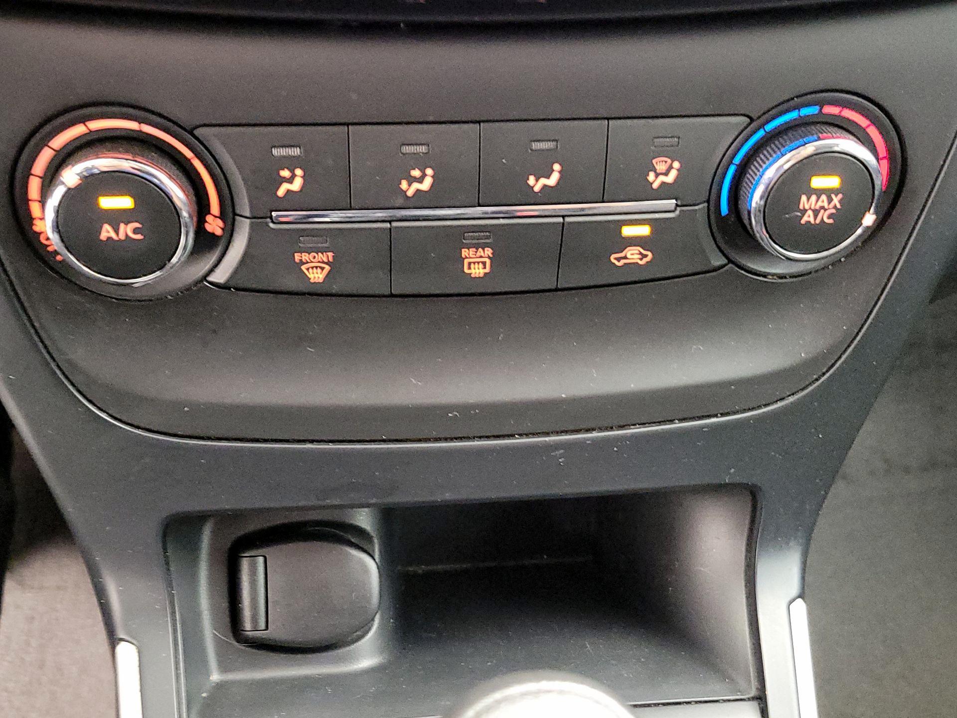 Thumbnail: 2019 Nissan Sentra - 16