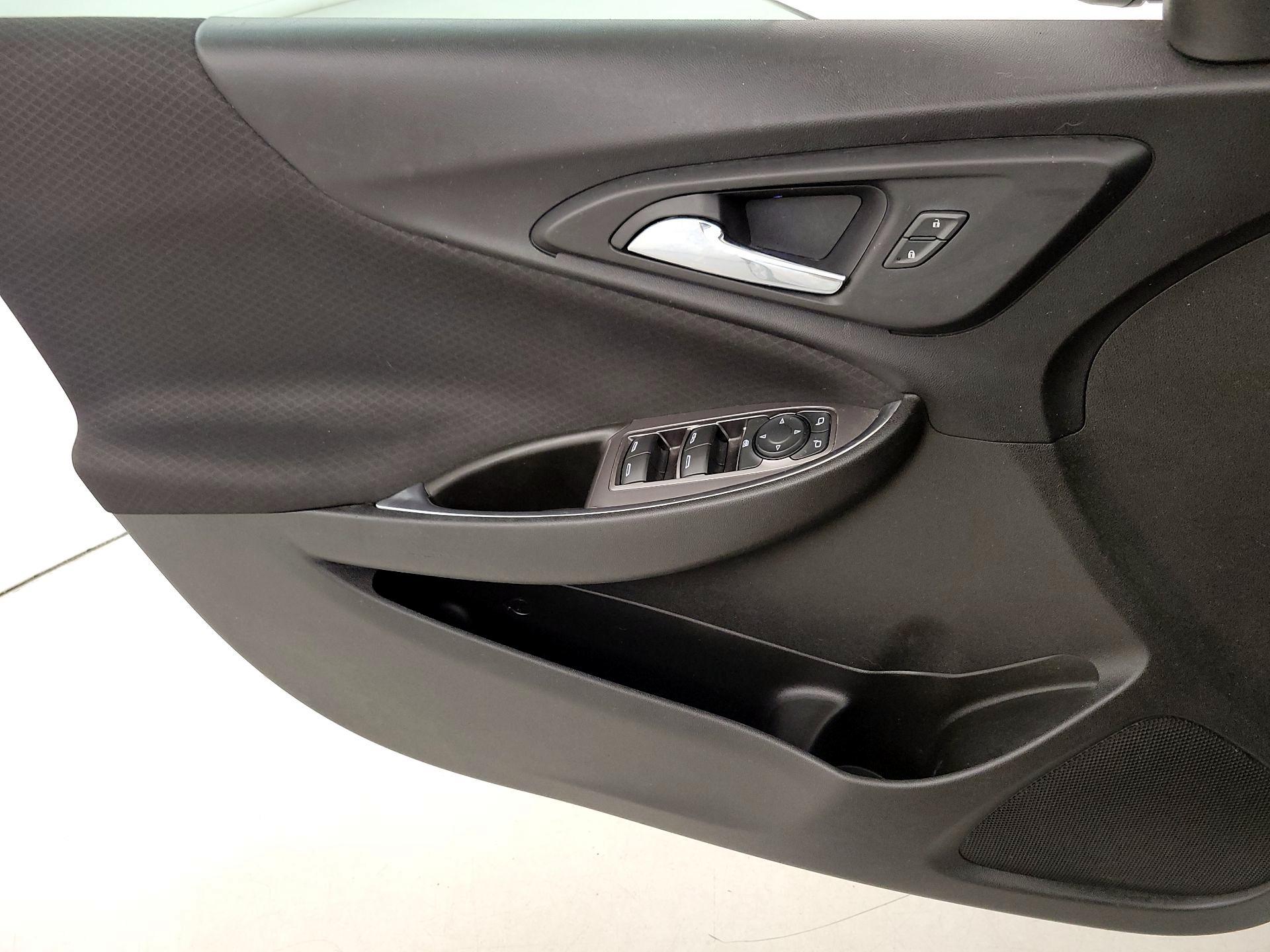 Thumbnail: 2017 Chevrolet Malibu - 12