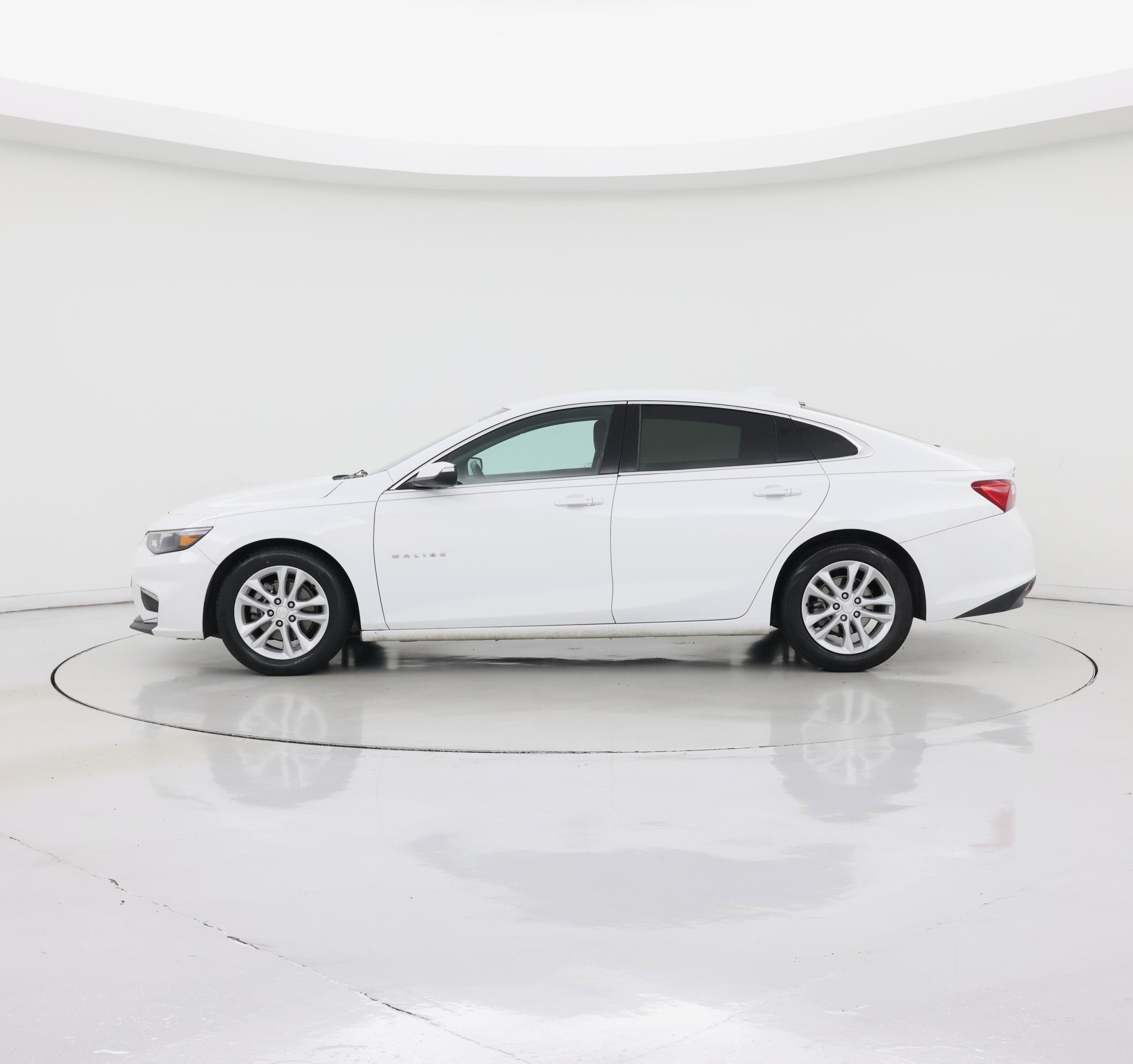 Thumbnail: 2017 Chevrolet Malibu - 3