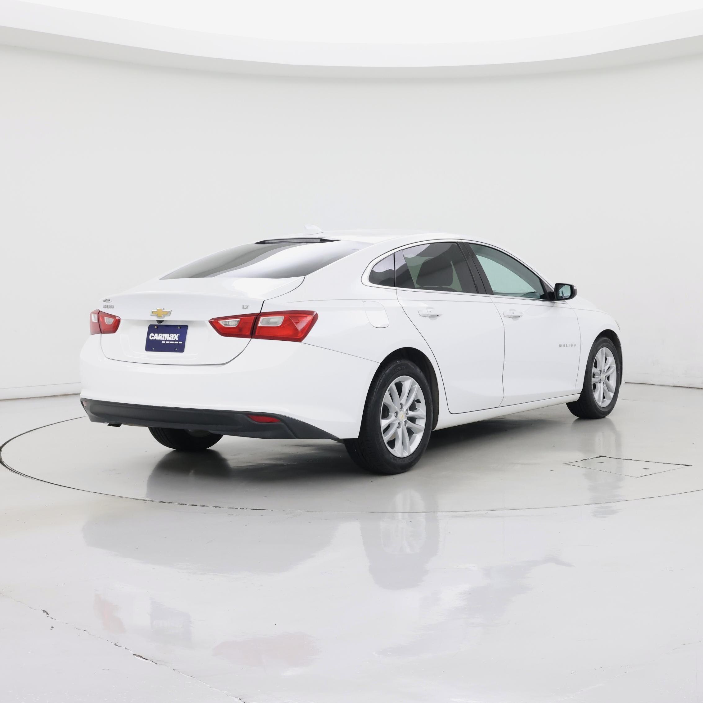 Thumbnail: 2017 Chevrolet Malibu - 8
