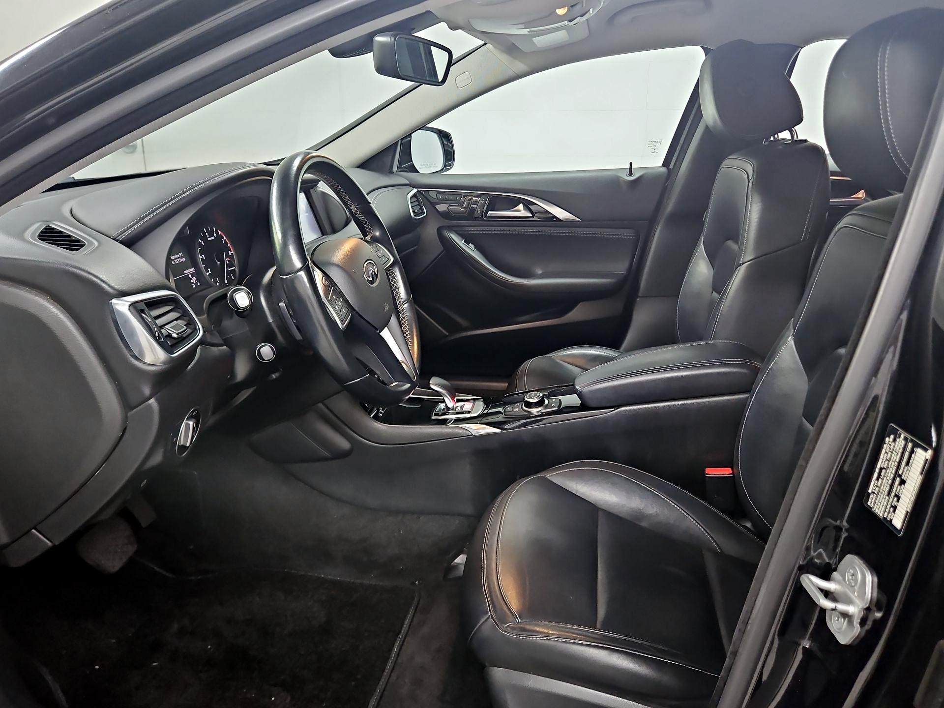 Thumbnail: 2018 INFINITI QX30 - 11