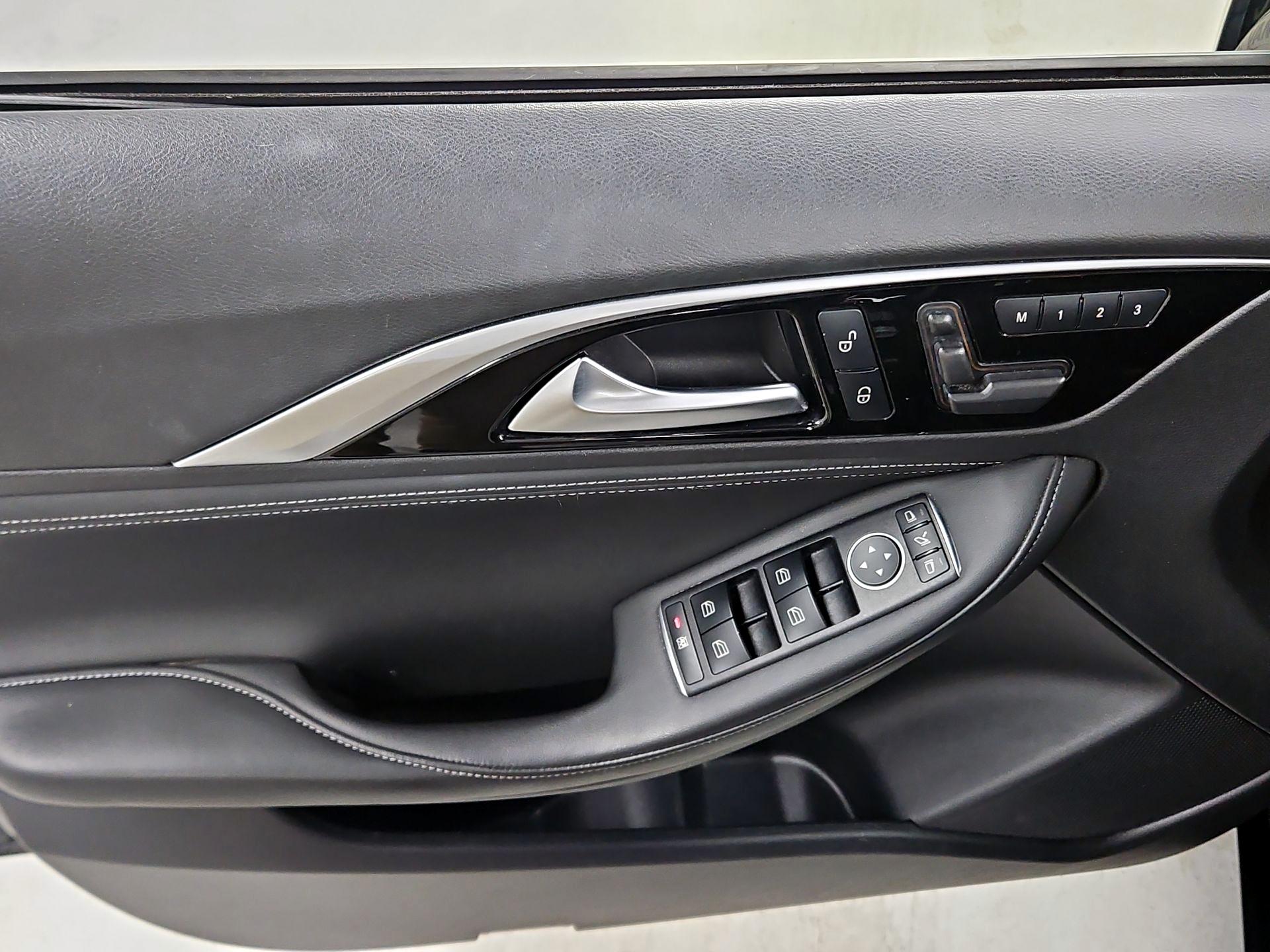 Thumbnail: 2018 INFINITI QX30 - 12