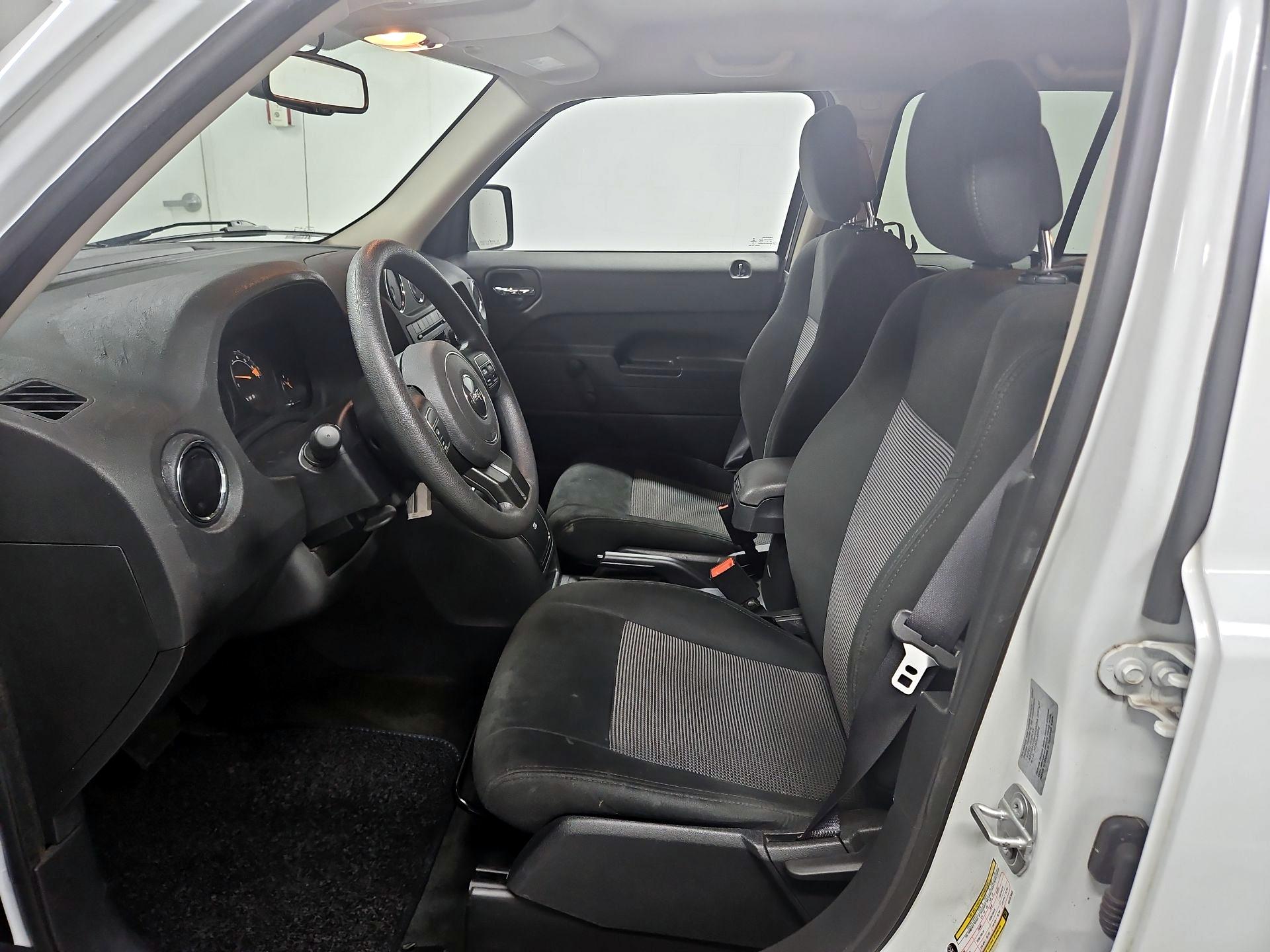 Thumbnail: 2017 Jeep Patriot - 11