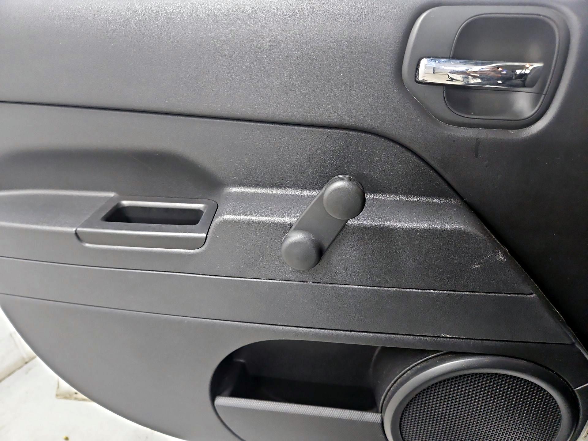 Thumbnail: 2017 Jeep Patriot - 12