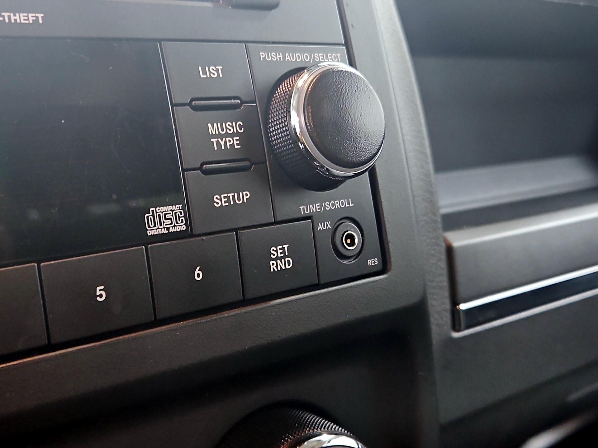 Thumbnail: 2017 Jeep Patriot - 16