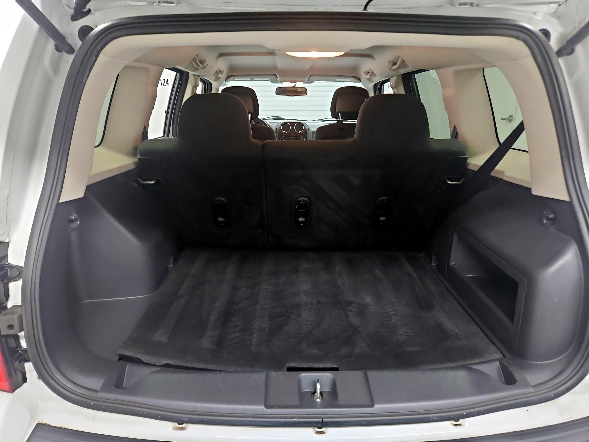 Thumbnail: 2017 Jeep Patriot - 18