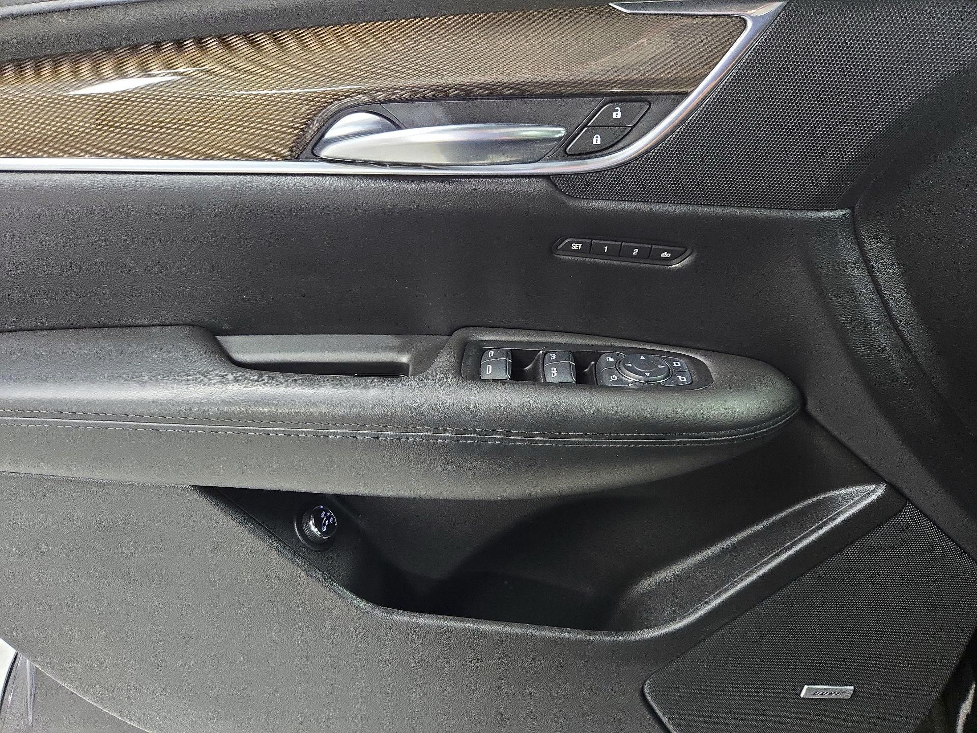 Thumbnail: 2017 Cadillac XT5 - 12