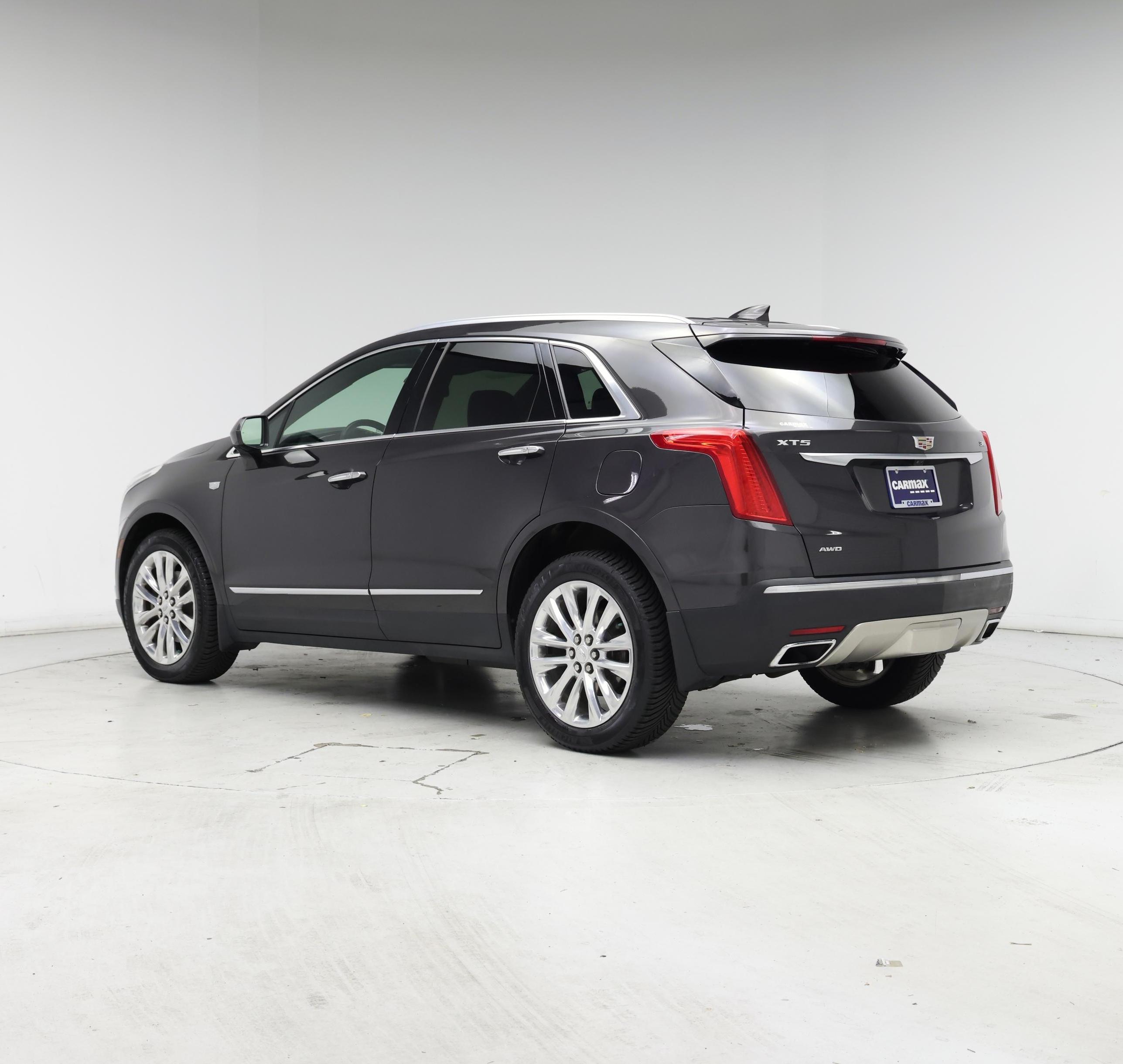 Thumbnail: 2017 Cadillac XT5 - 2