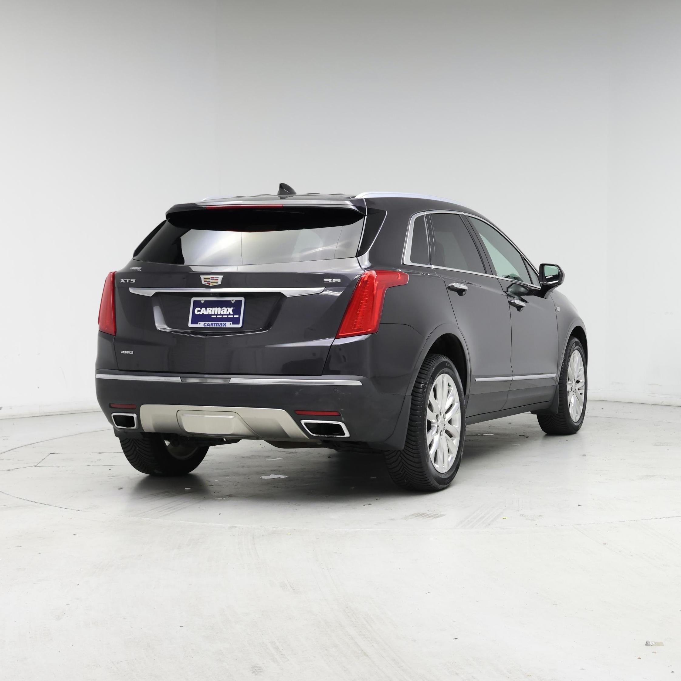 Thumbnail: 2017 Cadillac XT5 - 8