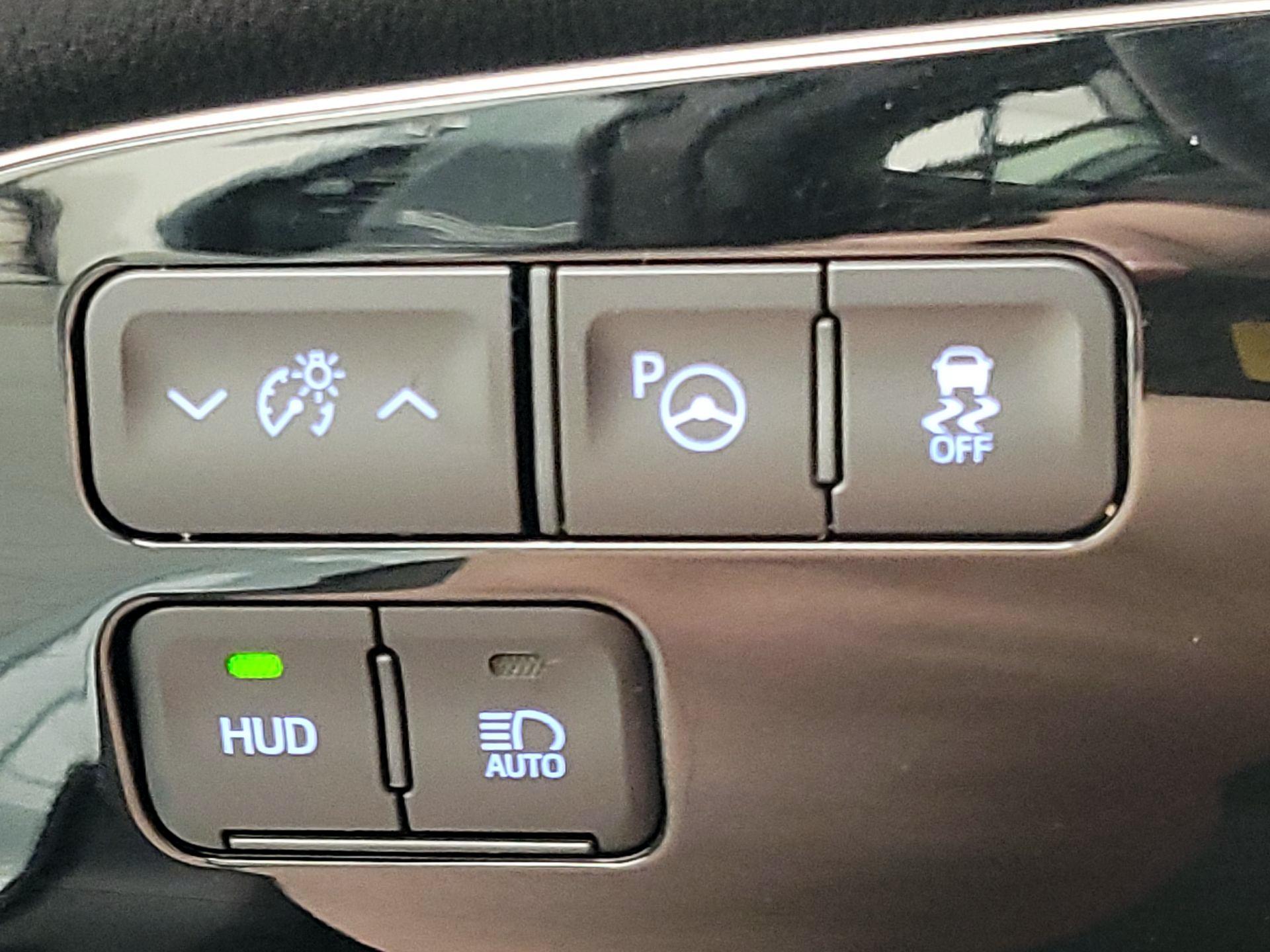 Thumbnail: 2020 Toyota Prius - 13