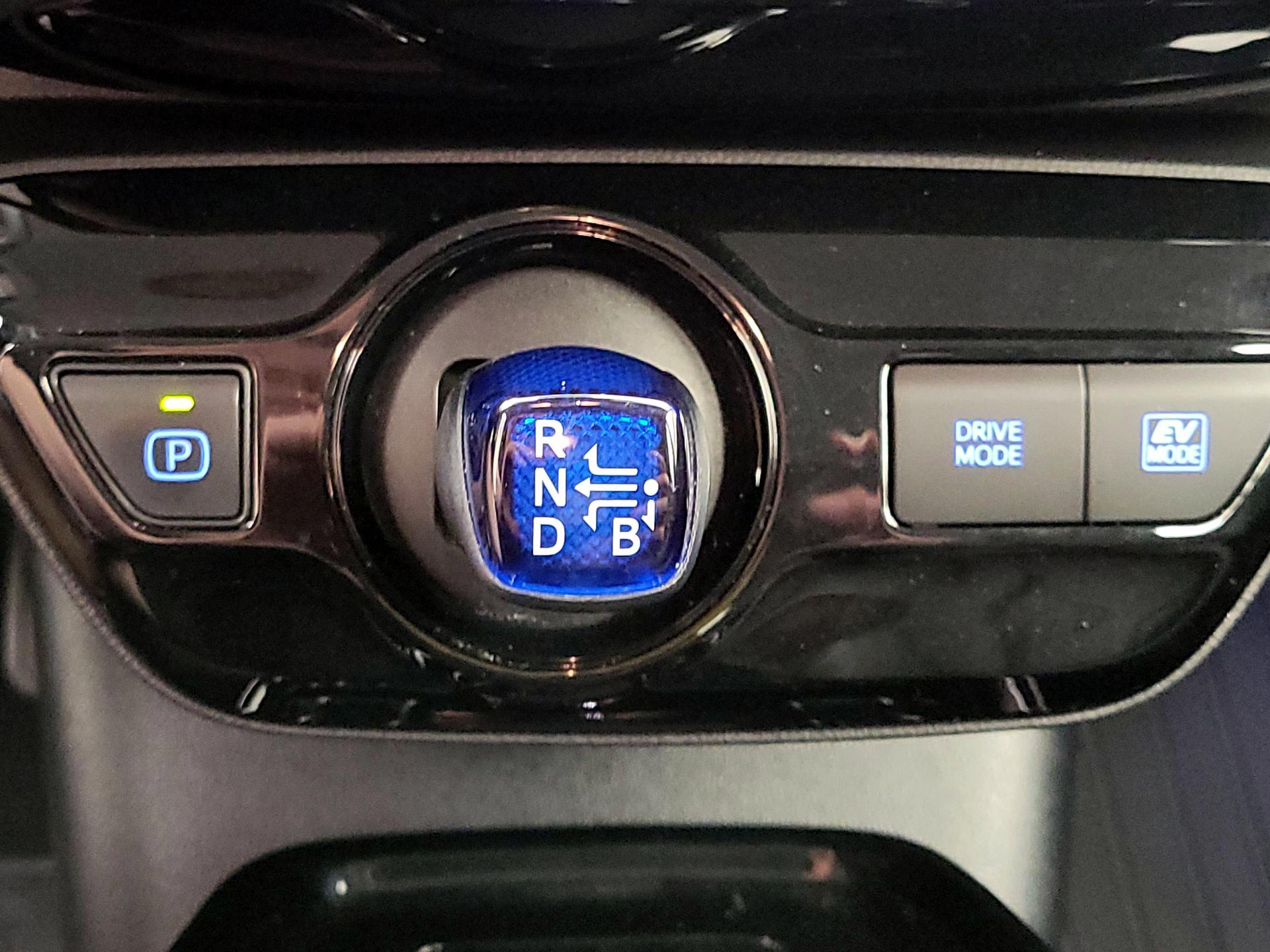 Thumbnail: 2020 Toyota Prius - 17