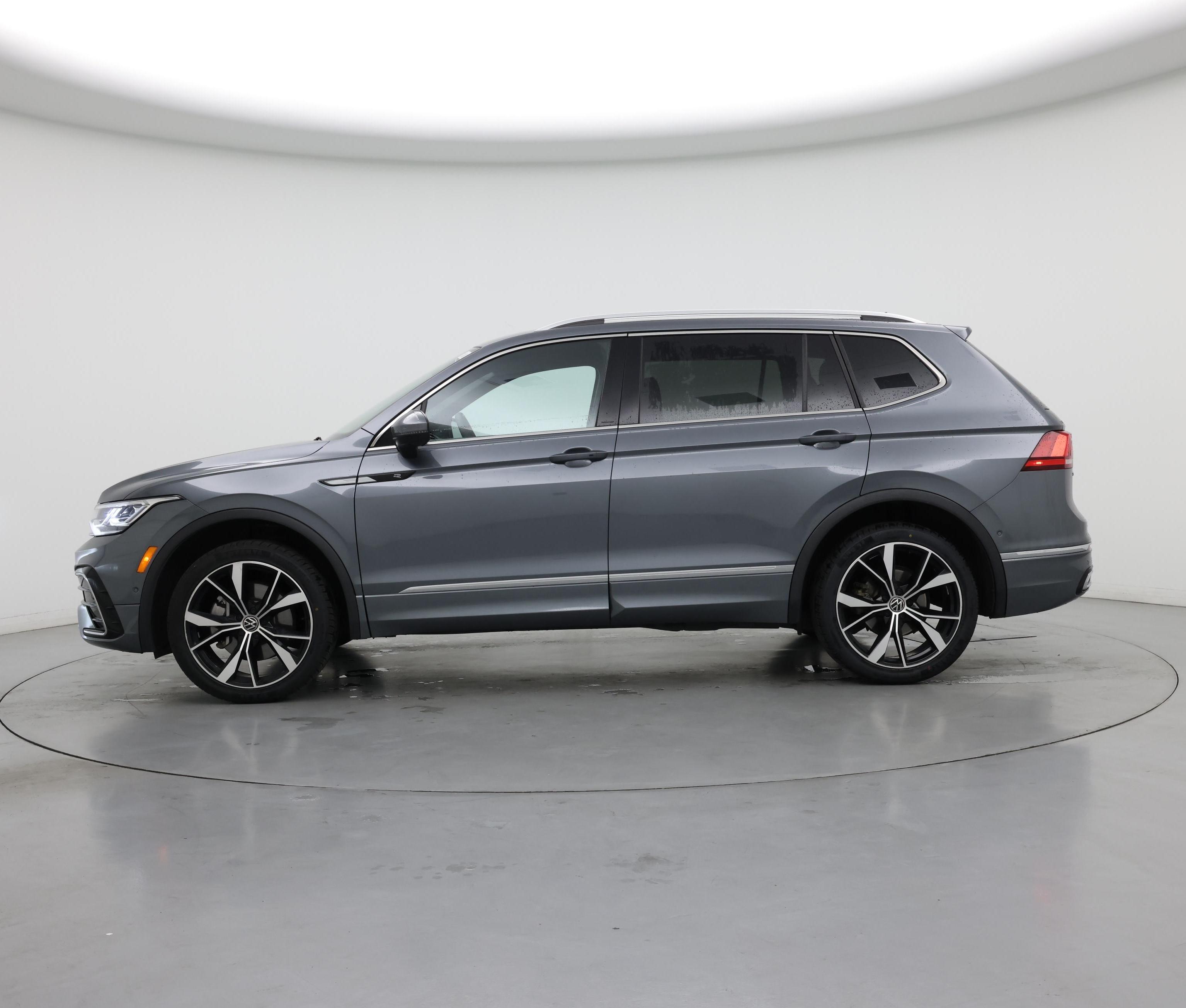 Thumbnail: 2022 Volkswagen Tiguan - 3