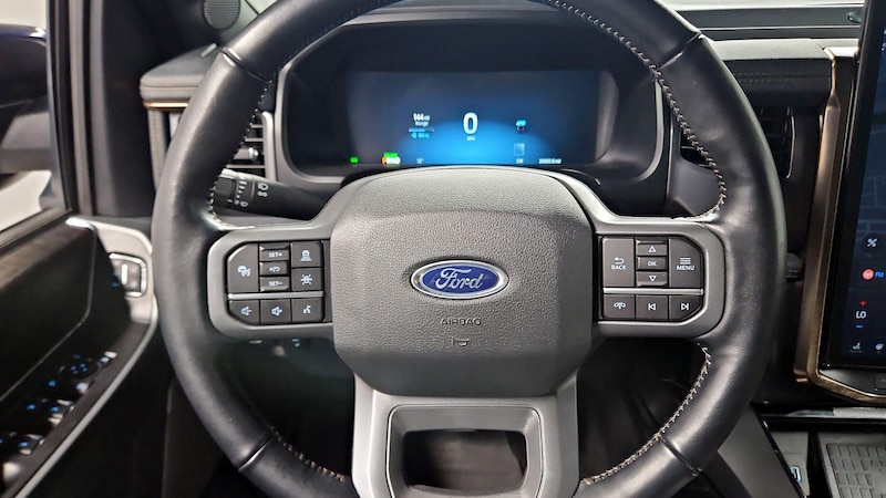 2022 Ford F-150 Lightning Lariat 10