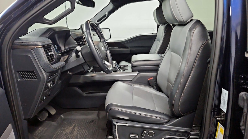 2022 Ford F-150 Lightning Lariat 11