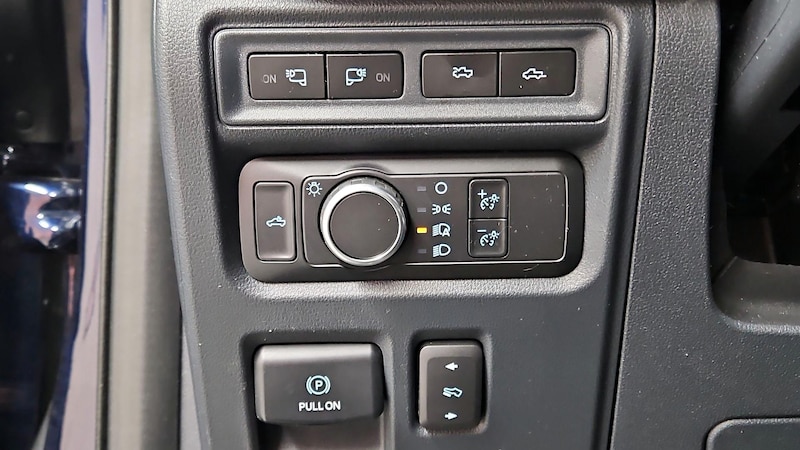 2022 Ford F-150 Lightning Lariat 13