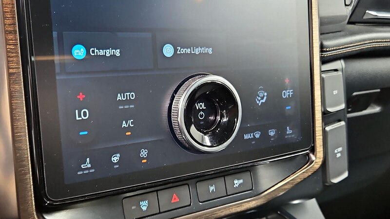 2022 Ford F-150 Lightning Lariat 17