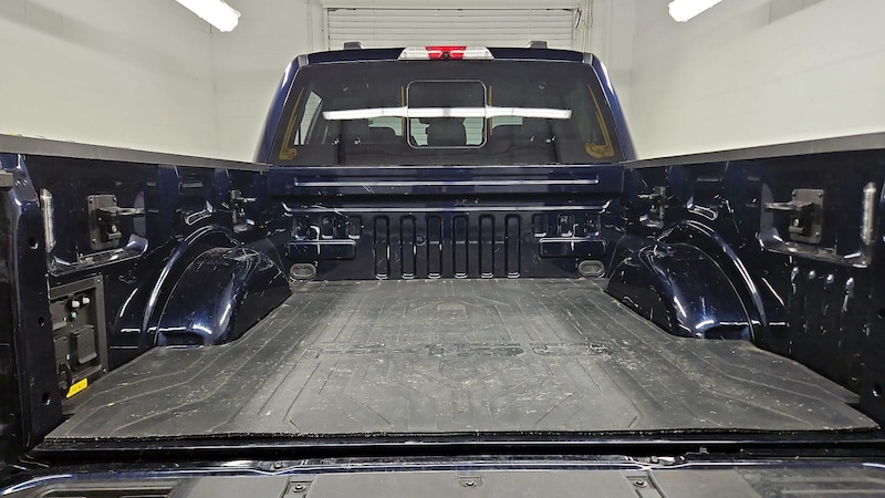 2022 Ford F-150 Lightning Lariat 21
