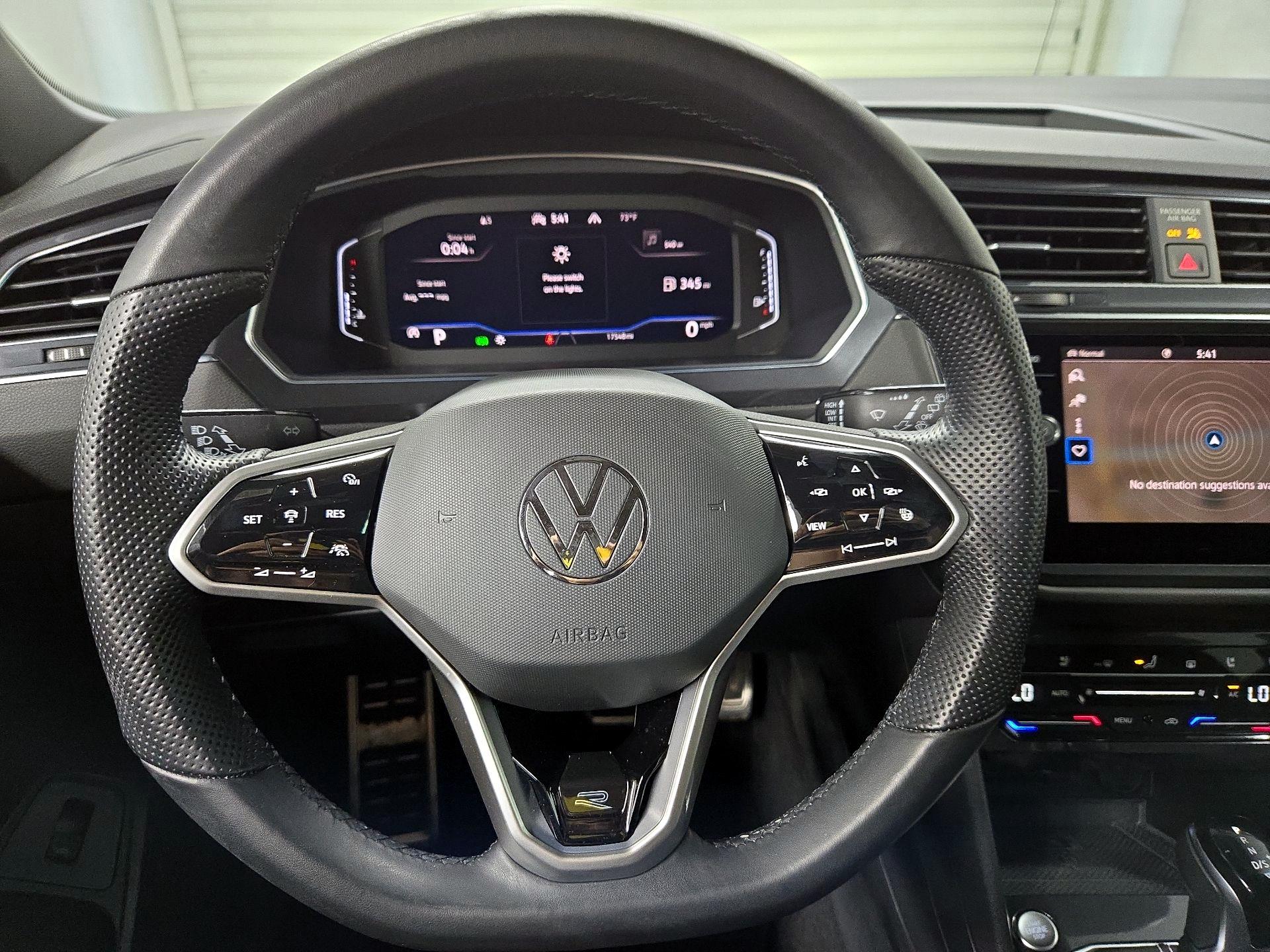 Thumbnail: 2022 Volkswagen Tiguan - 10