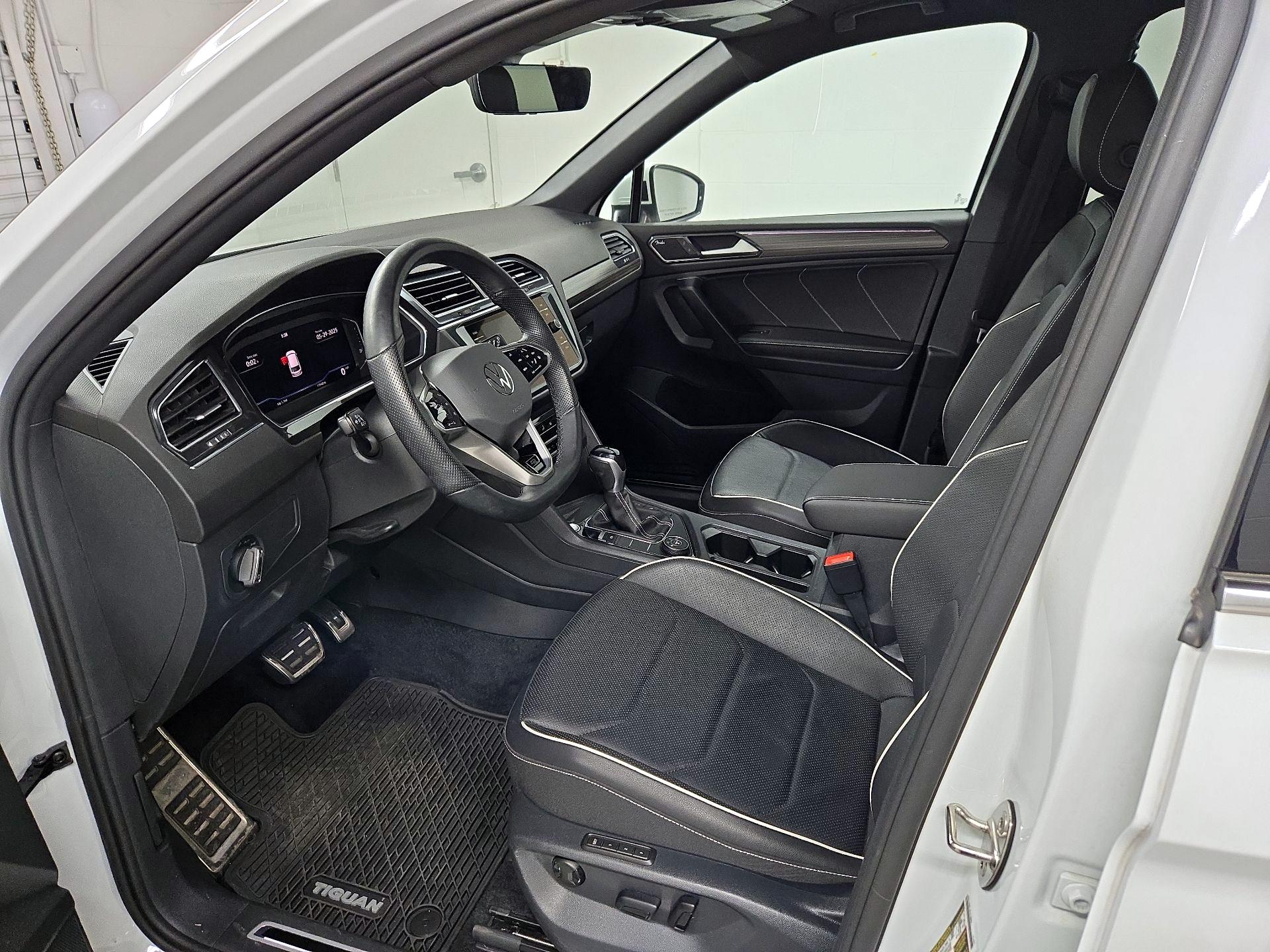 Thumbnail: 2022 Volkswagen Tiguan - 11