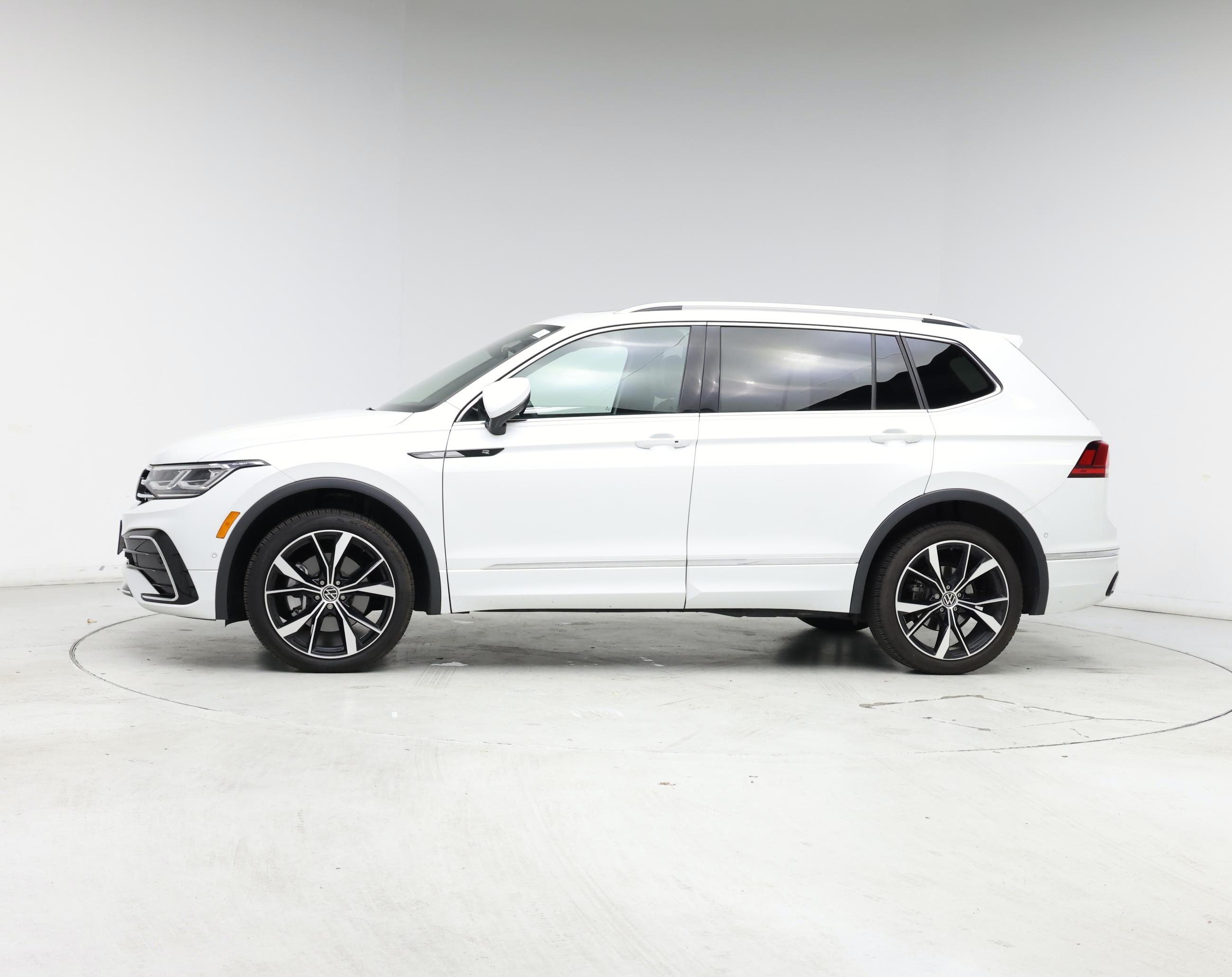 Thumbnail: 2022 Volkswagen Tiguan - 3