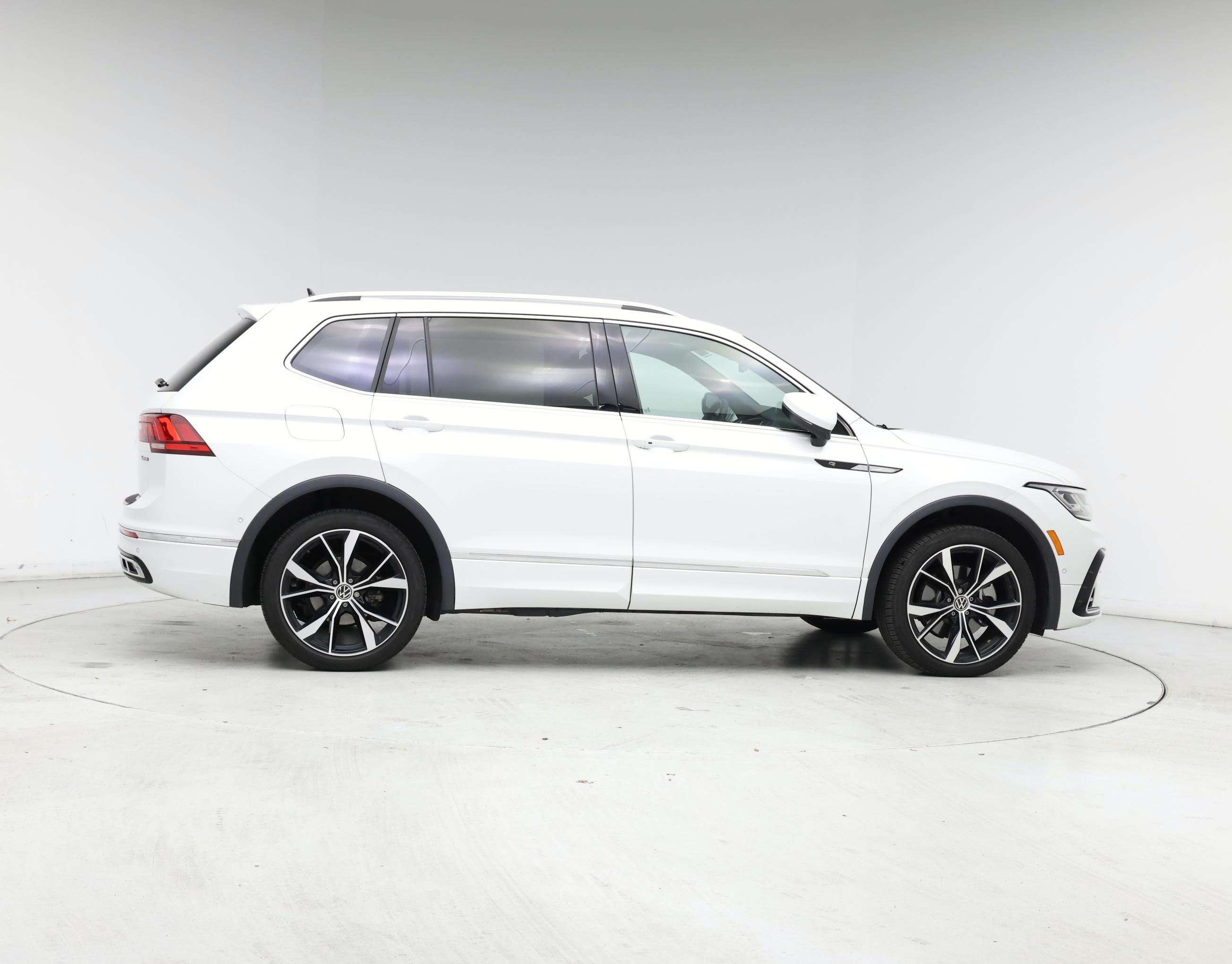 Thumbnail: 2022 Volkswagen Tiguan - 7