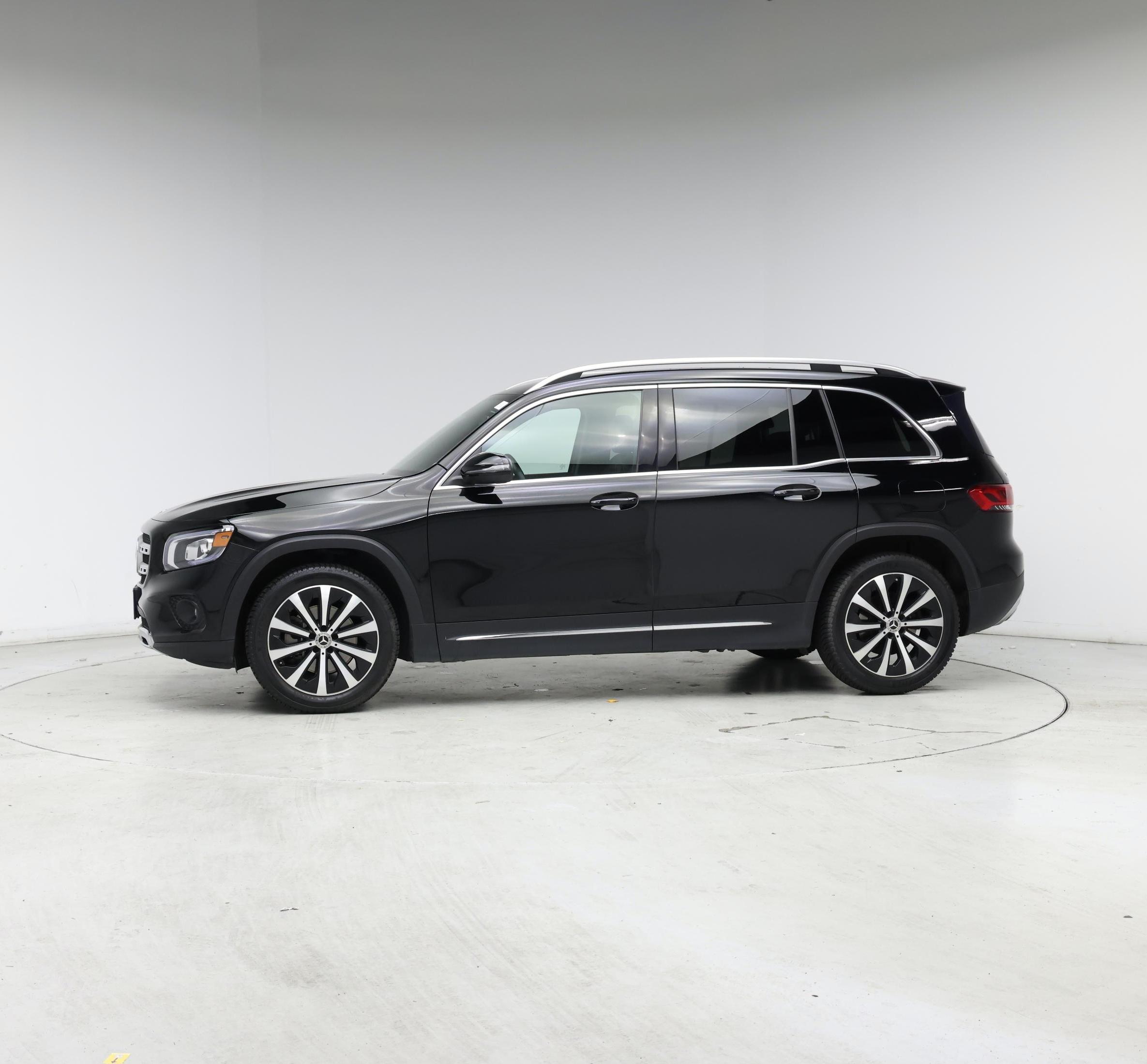 Thumbnail: 2020 Mercedes-Benz GLB - 3