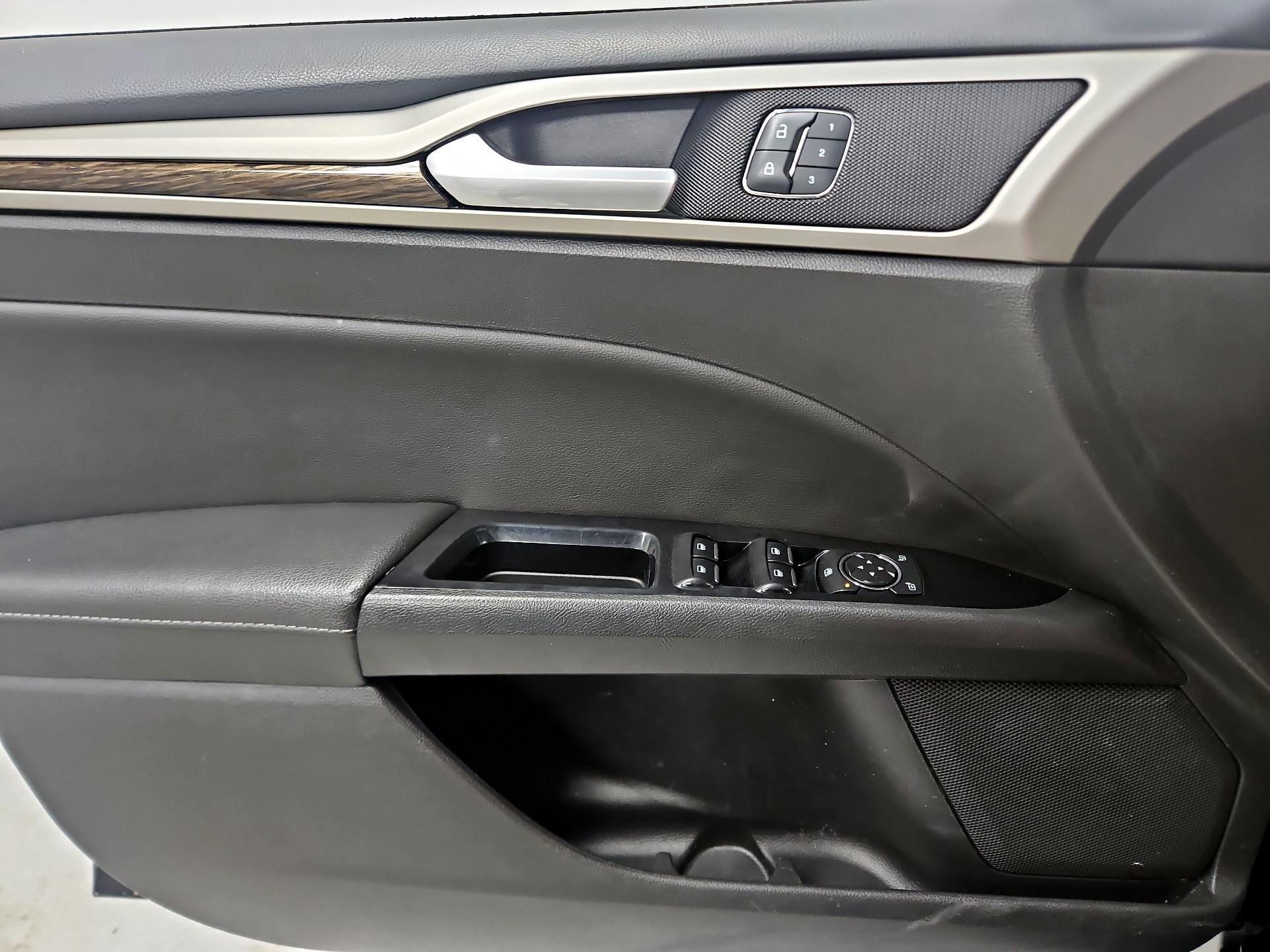 Thumbnail: 2016 Ford Fusion - 12