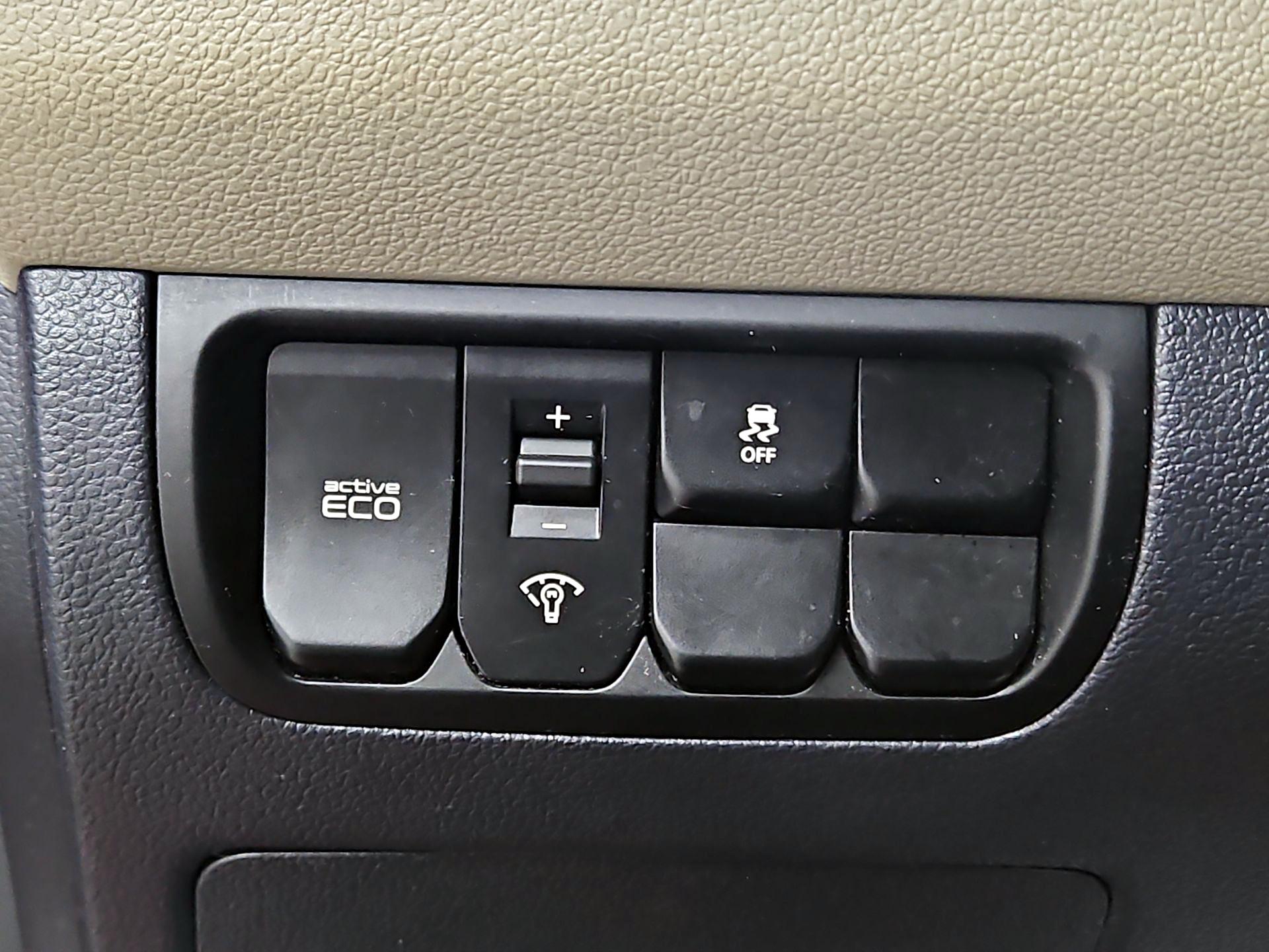 Thumbnail: 2013 Kia Rio - 13