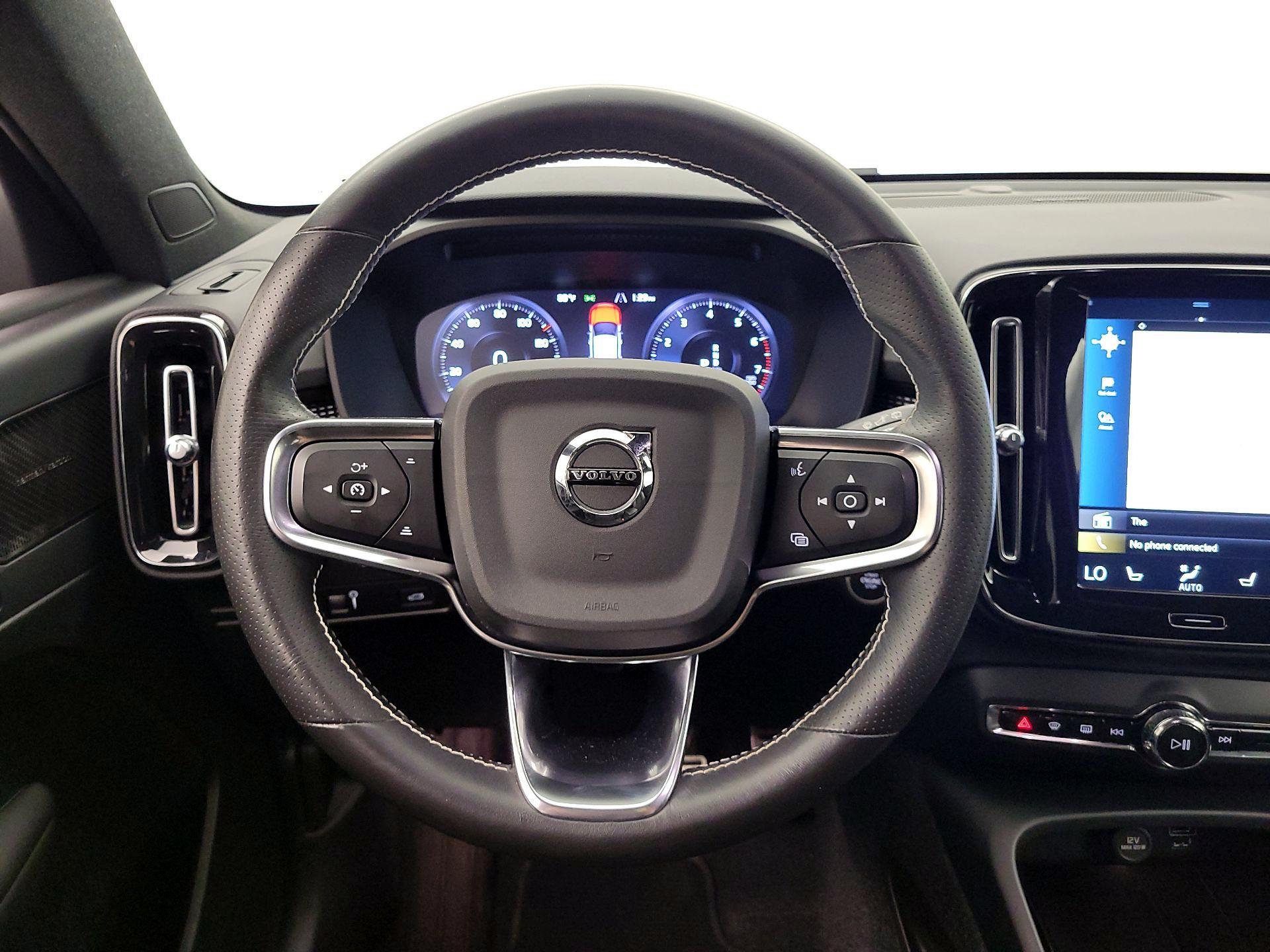 Thumbnail: 2021 Volvo XC40 - 10