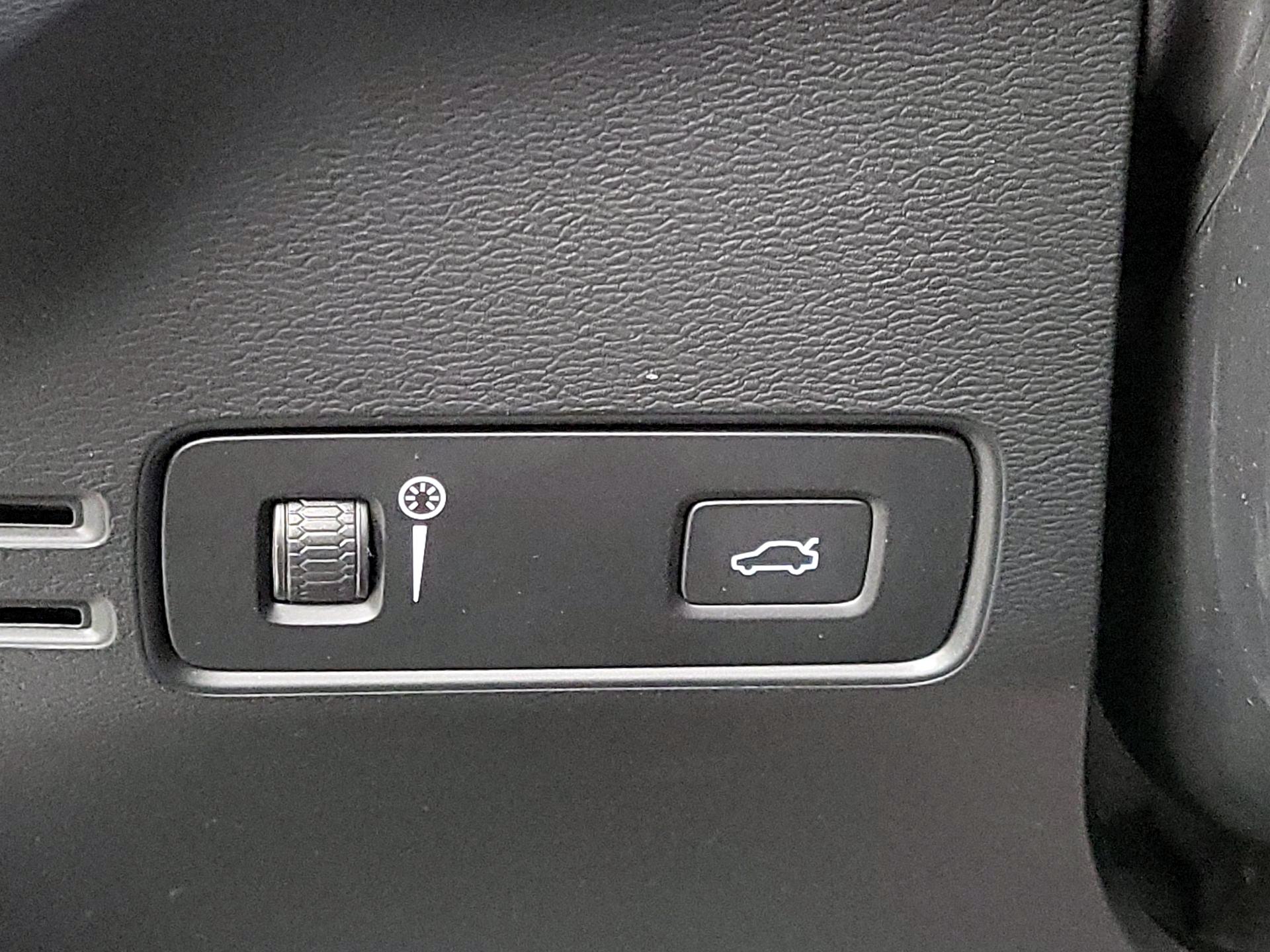 Thumbnail: 2021 Volvo XC40 - 13