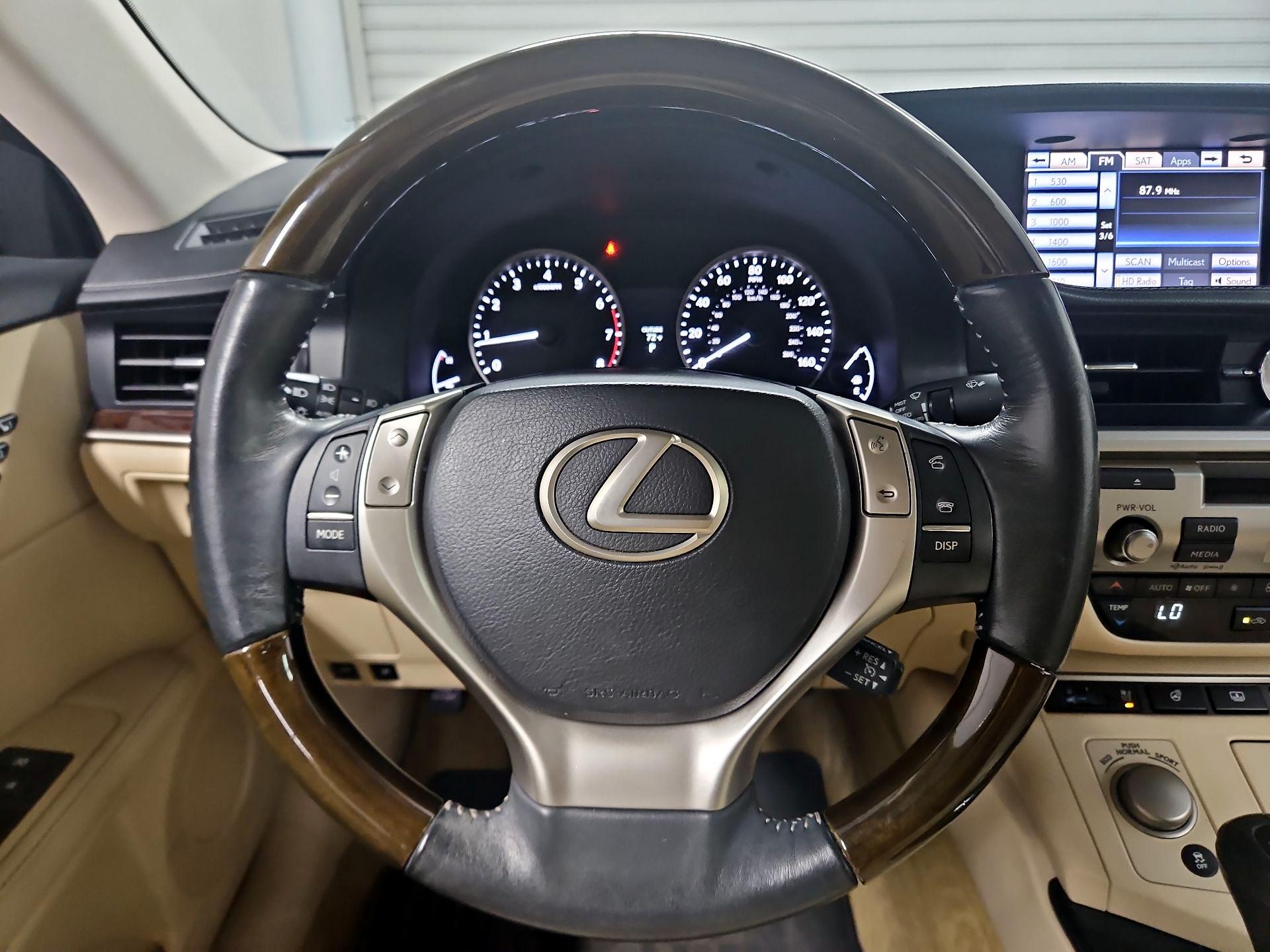 Thumbnail: 2014 Lexus ES - 10