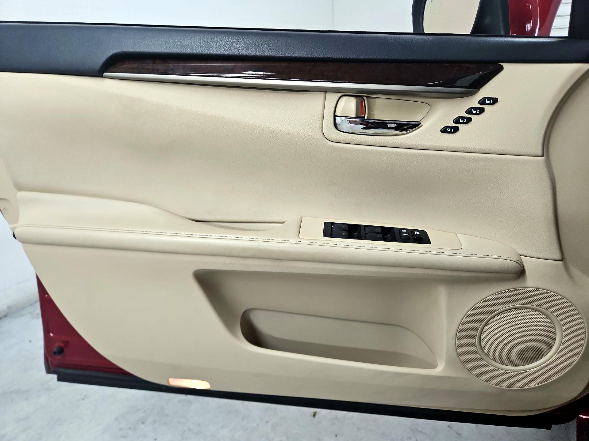 Thumbnail: 2014 Lexus ES - 12