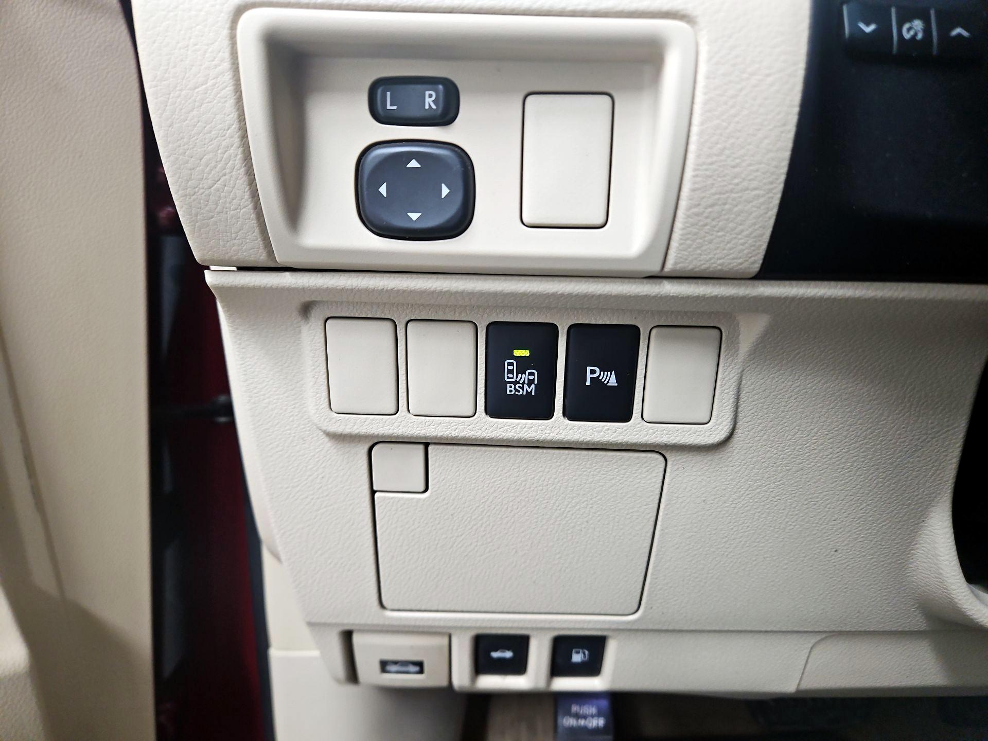Thumbnail: 2014 Lexus ES - 13