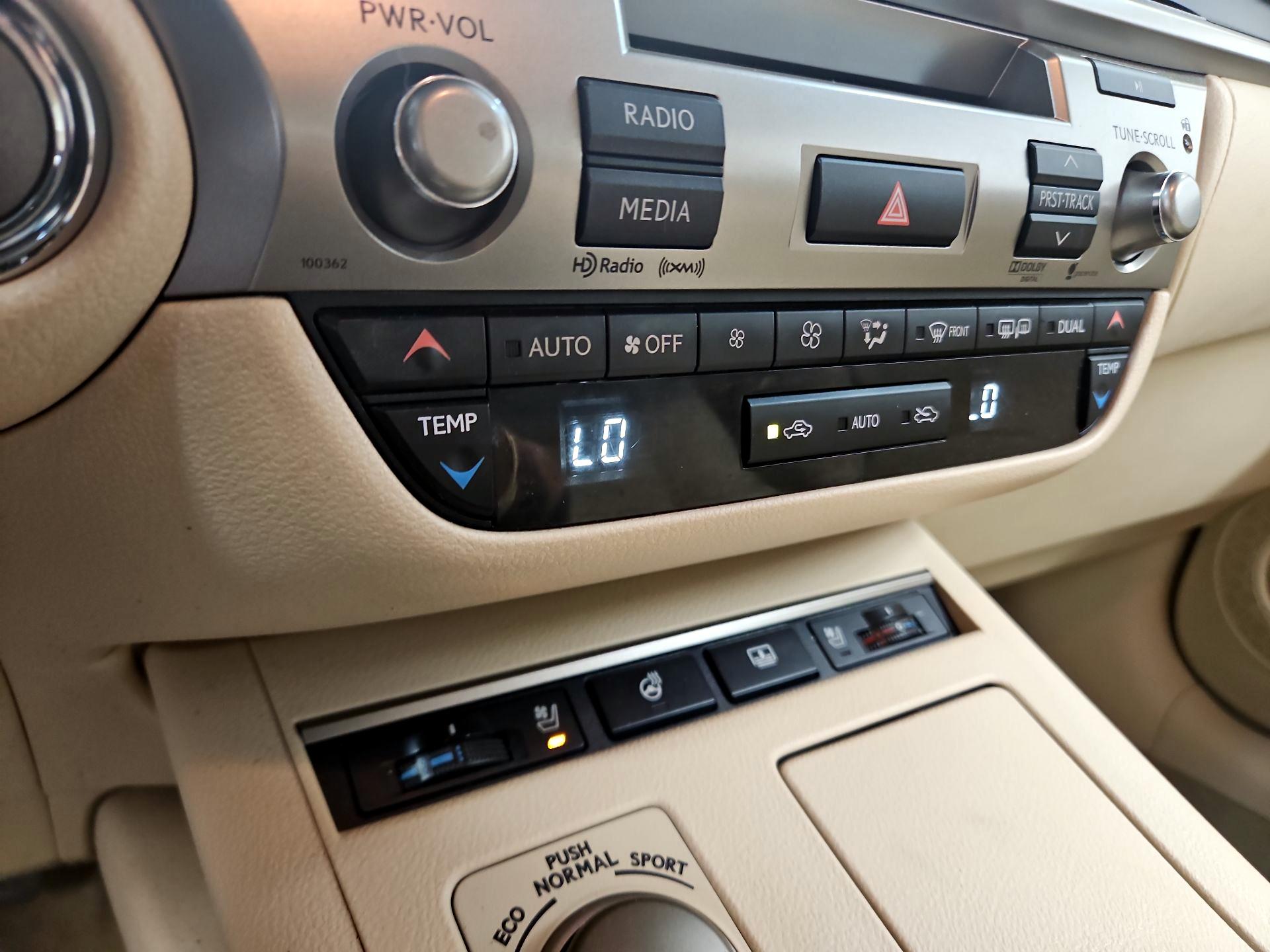 Thumbnail: 2014 Lexus ES - 17