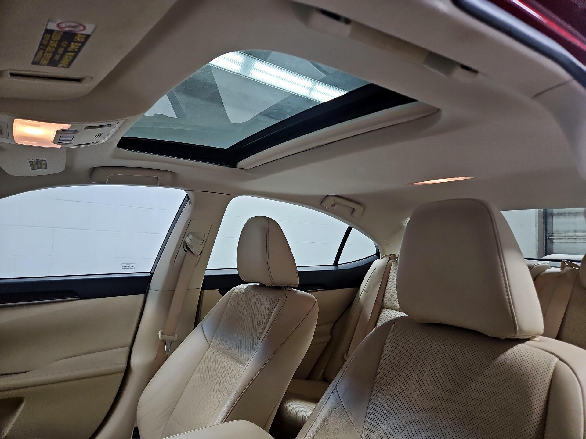 Thumbnail: 2014 Lexus ES - 20