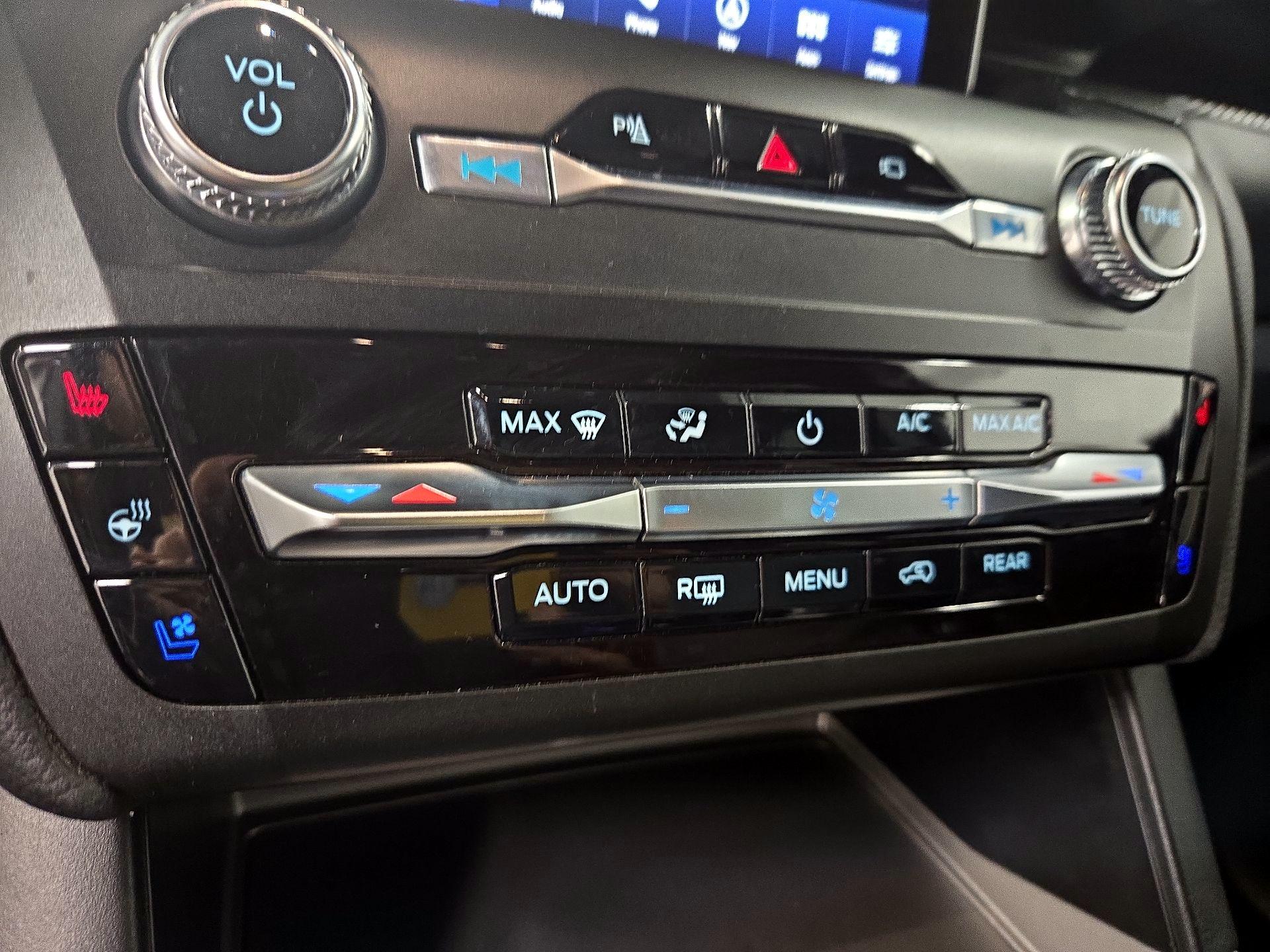 Thumbnail: 2020 Ford Explorer - 17