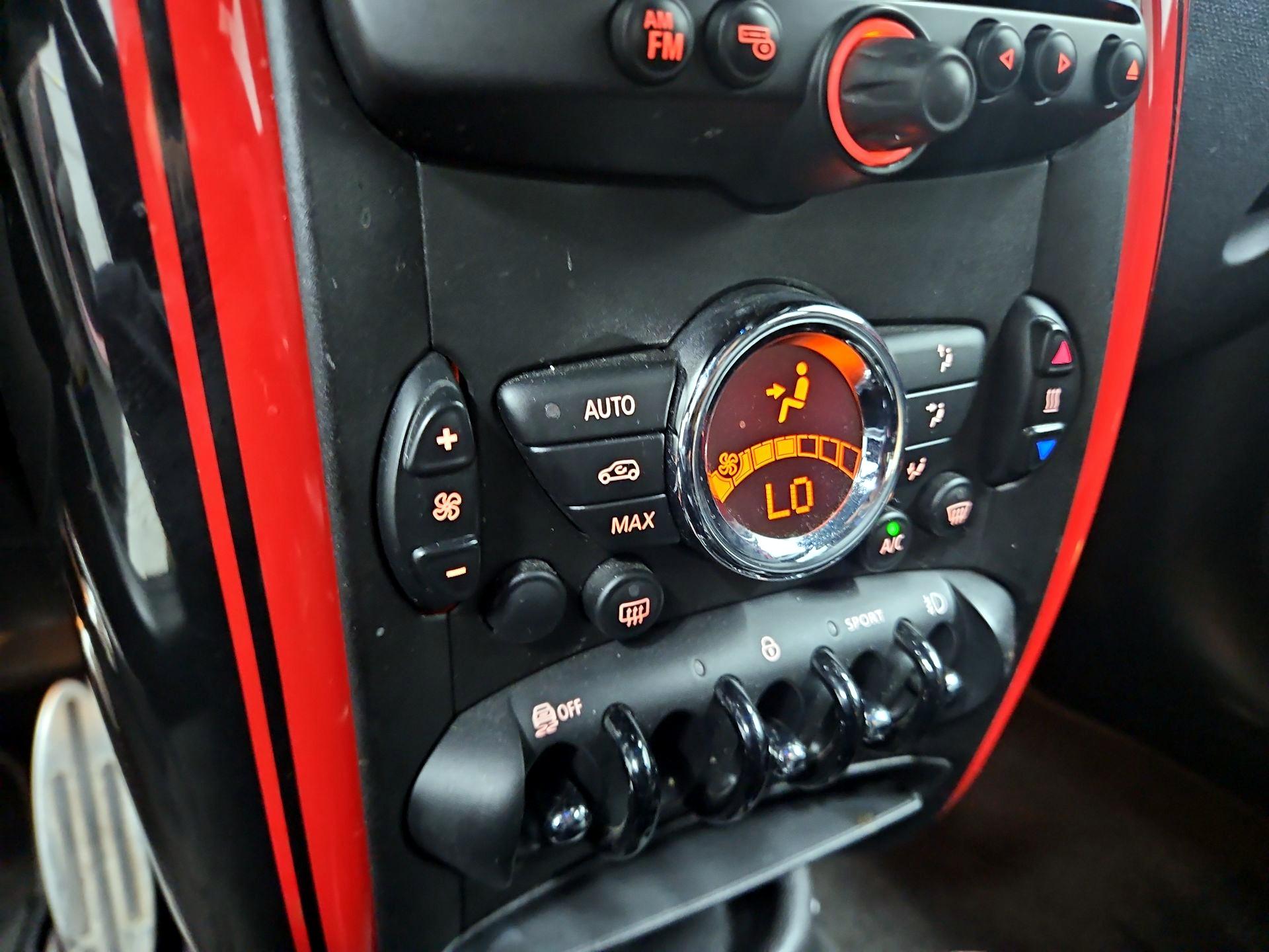 Thumbnail: 2014 MINI Cooper Countryman - 15