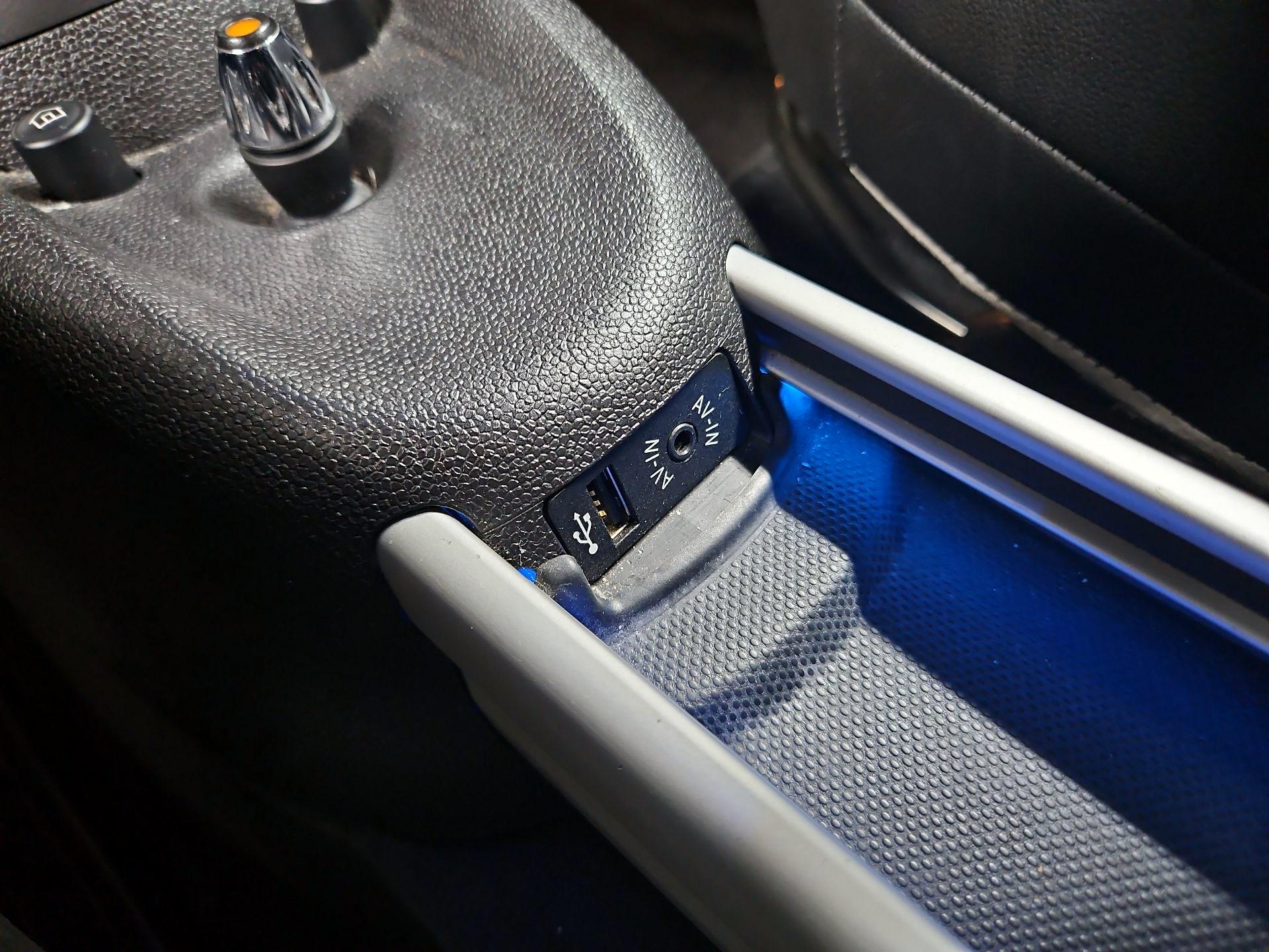Thumbnail: 2014 MINI Cooper Countryman - 17