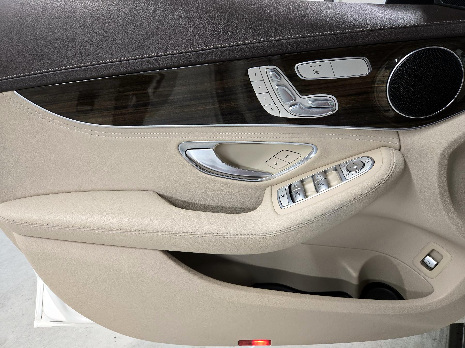 Thumbnail: 2016 Mercedes-Benz C-Class - 12
